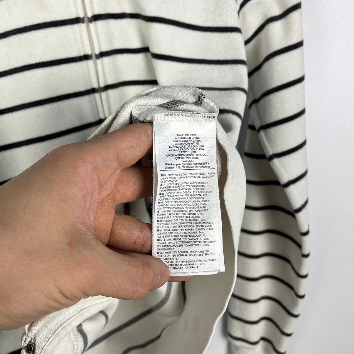 Nike Vintage Nike Striped Velour Zip Up Hoodie Y2K White Top Size S / US 4 / IT 40 - 9 Thumbnail