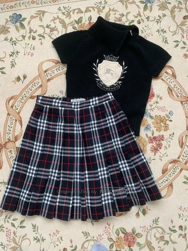 Other Burberry Pleated Black Wool Mini Skirt for Women. Size 23" - 1 Thumbnail