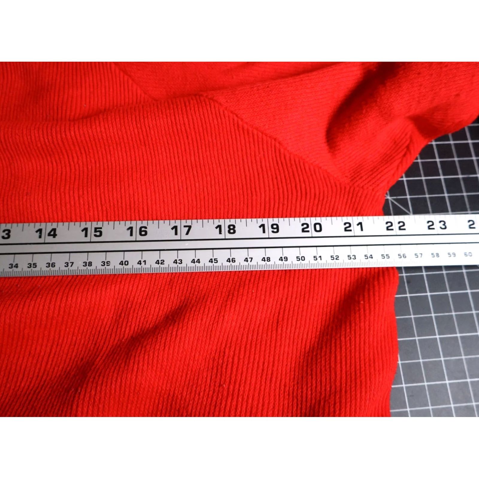 Vintage VINTAGE Sportswear Sweatshirt Shirt Adult Large Red Raglan Sleeve Creslan Acrylic USA Made Size US L / EU 52-54 / 3 - 7 Thumbnail