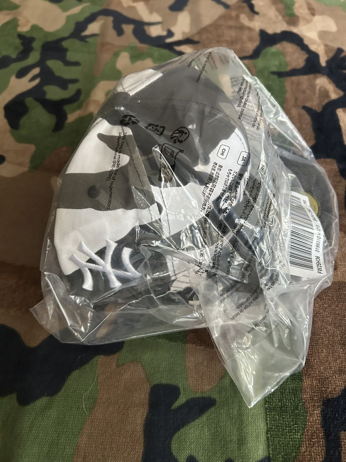 MLB × New Era × Supreme Supreme MLB Teams Box Logo New Era New York Yankees 7 5/8 Size ONE SIZE - 7 Thumbnail