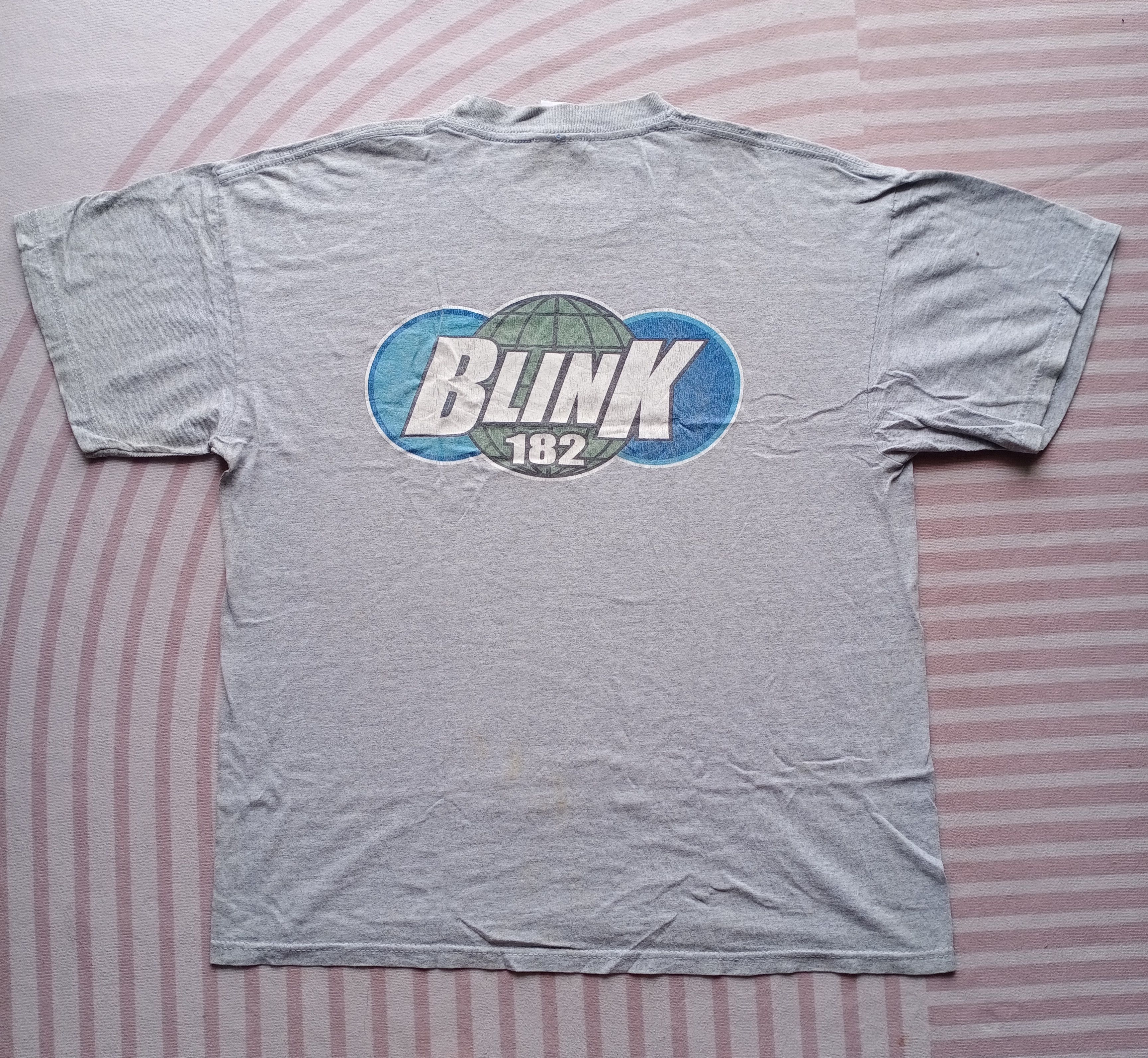 Band Tees Vintage Y2K Blink 182 World Tour 2000 gildan cotton blend Size US L / EU 52-54 / 3 - 9 Thumbnail