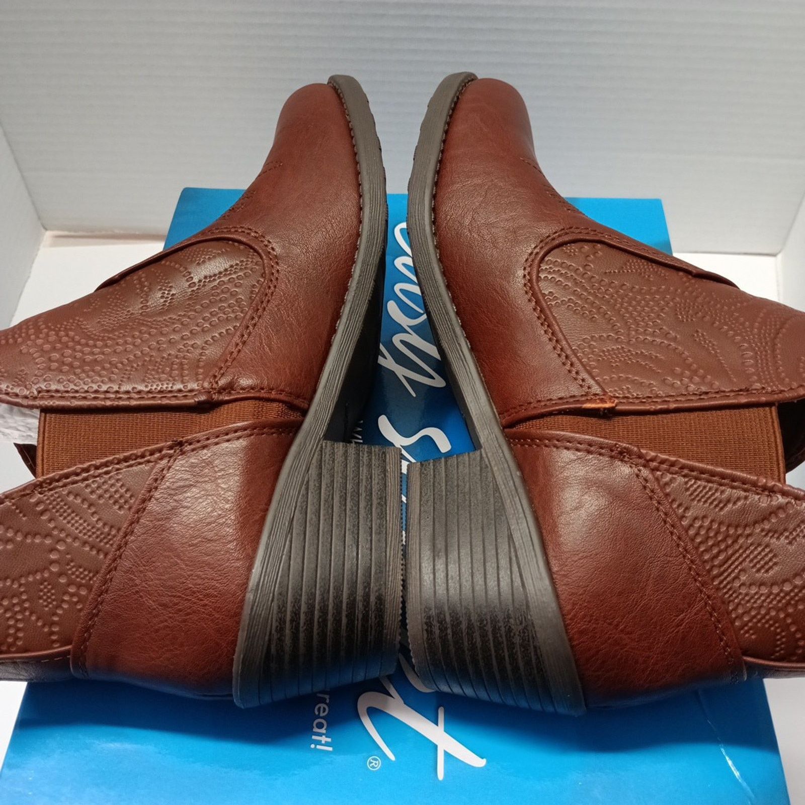 Other EASY STREET womens ankle boots Size 7.5 M Taupe faux leather Size US 7.5 / IT 37.5 - 6 Thumbnail