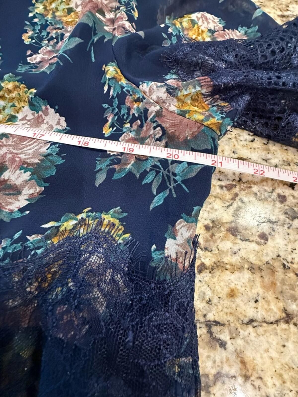 Other Suzanne Betro tunic top blue multicolor floral lace SZ LG Size L / US 10 / IT 46 - 9 Thumbnail