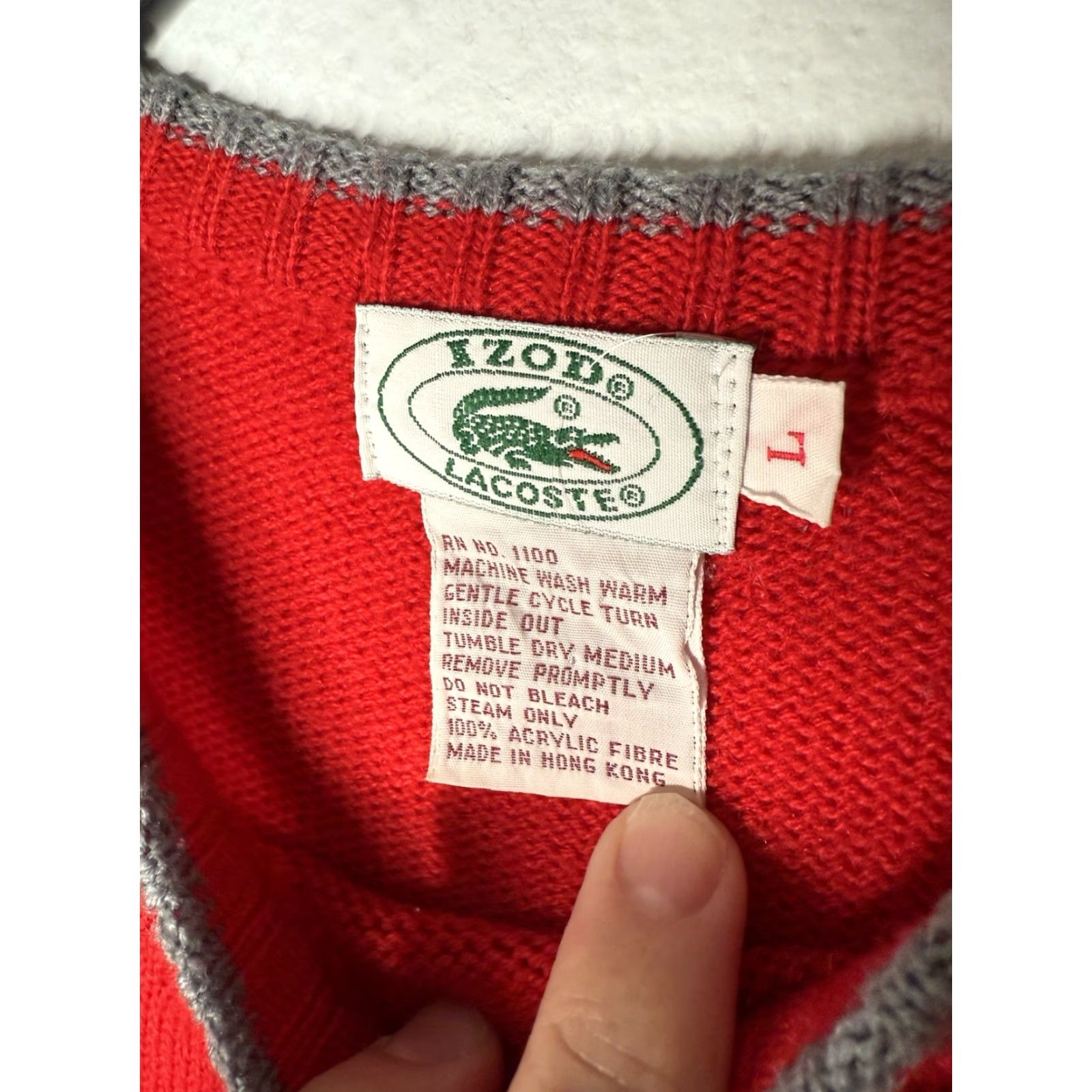 Lacoste VINTAGE Lacoste Izod Vest Women's L Red Christmas 90s Acrylic Sleeveless Snowflake pullover Size L / US 10 / IT 46 - 3 Thumbnail