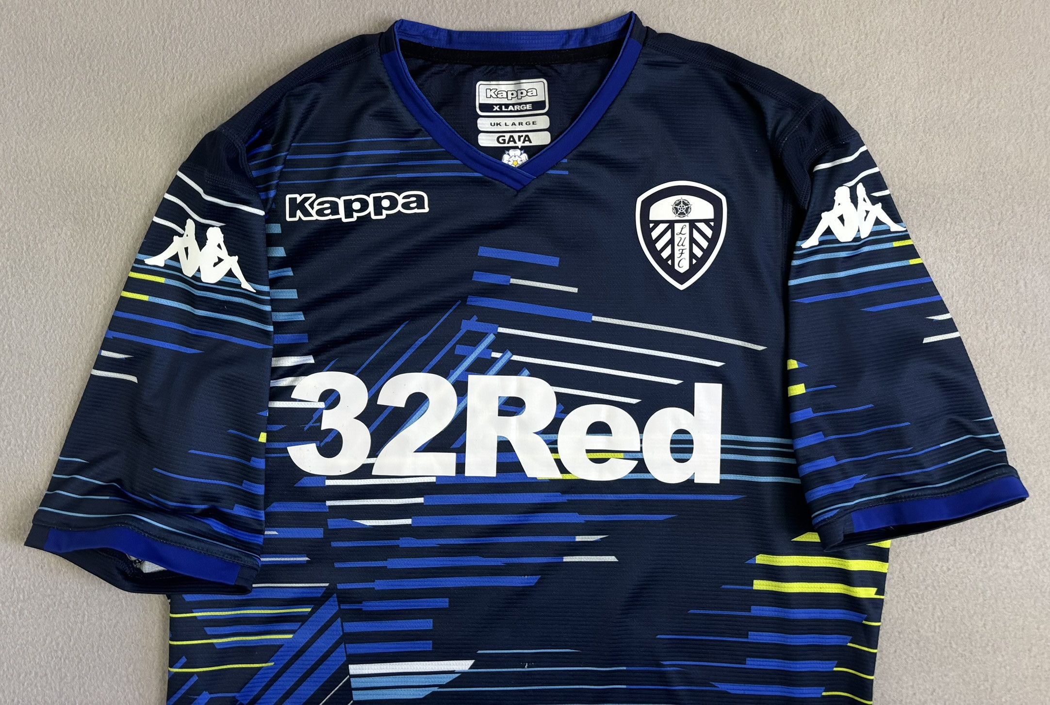 Kappa Leeds United 2018/2019 Kappa Football Jersey Size L Size US L / EU 52-54 / 3 - 6 Thumbnail