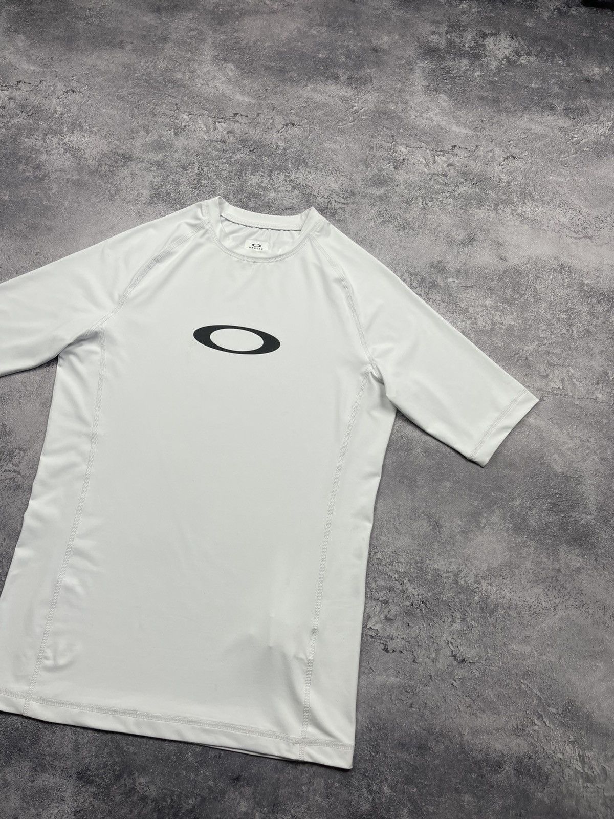 Oakley Oakley Hydrolix Big Center Logo Thermo T-Shirt White Tee Y2K Size US M / EU 48-50 / 2 - 4 Thumbnail