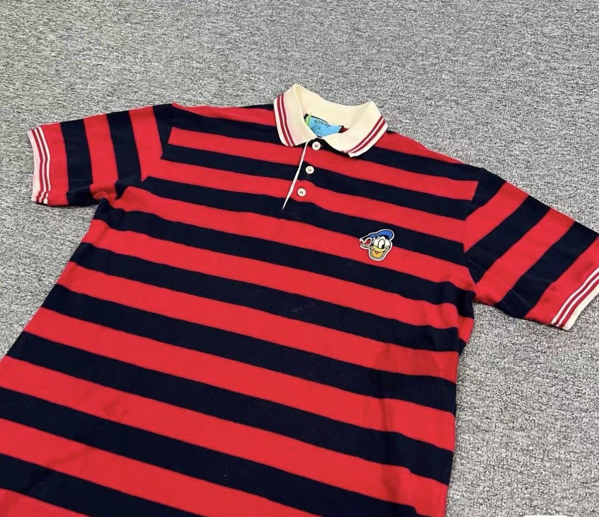 Gucci Gucci x Disney Donald Duck Short Sleeve Polo Shirt J16 Size US L / EU 52-54 / 3 - 3 Thumbnail