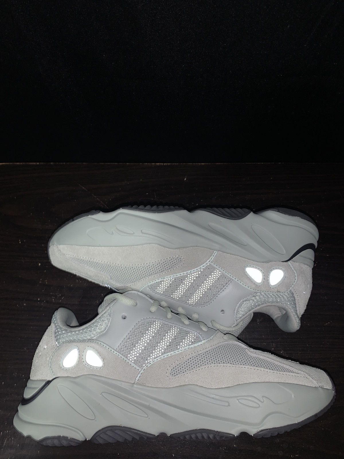 Adidas YEEZY 700 Size US 8.5 / EU 41-42 - 3 Thumbnail