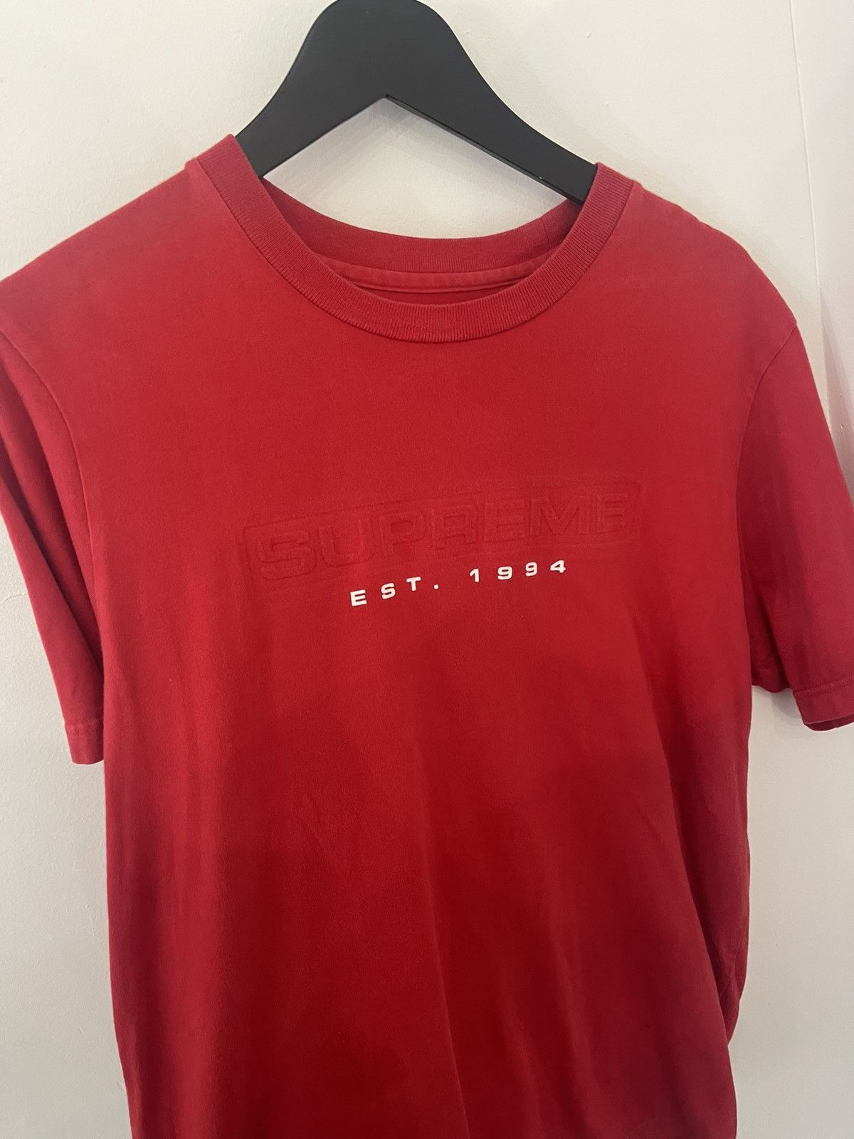 Supreme Supreme red embossed tee shirt Size US M / EU 48-50 / 2 - 1 Thumbnail