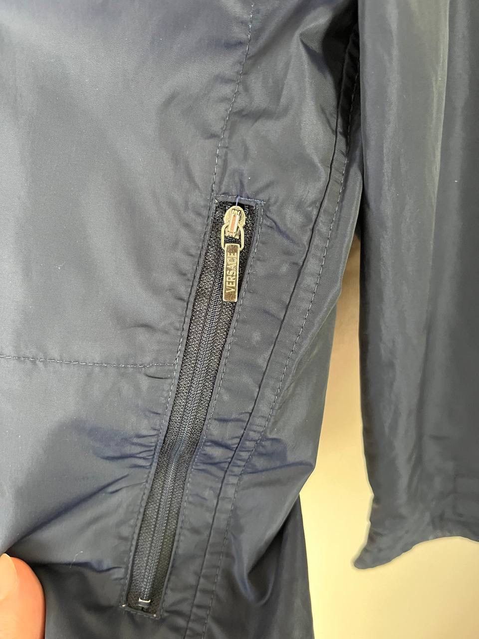 Versace Versace Navy Blue Hooded Windbreaker Jacket Zip Pockets Men Size US S / EU 44-46 / 1 - 7 Thumbnail