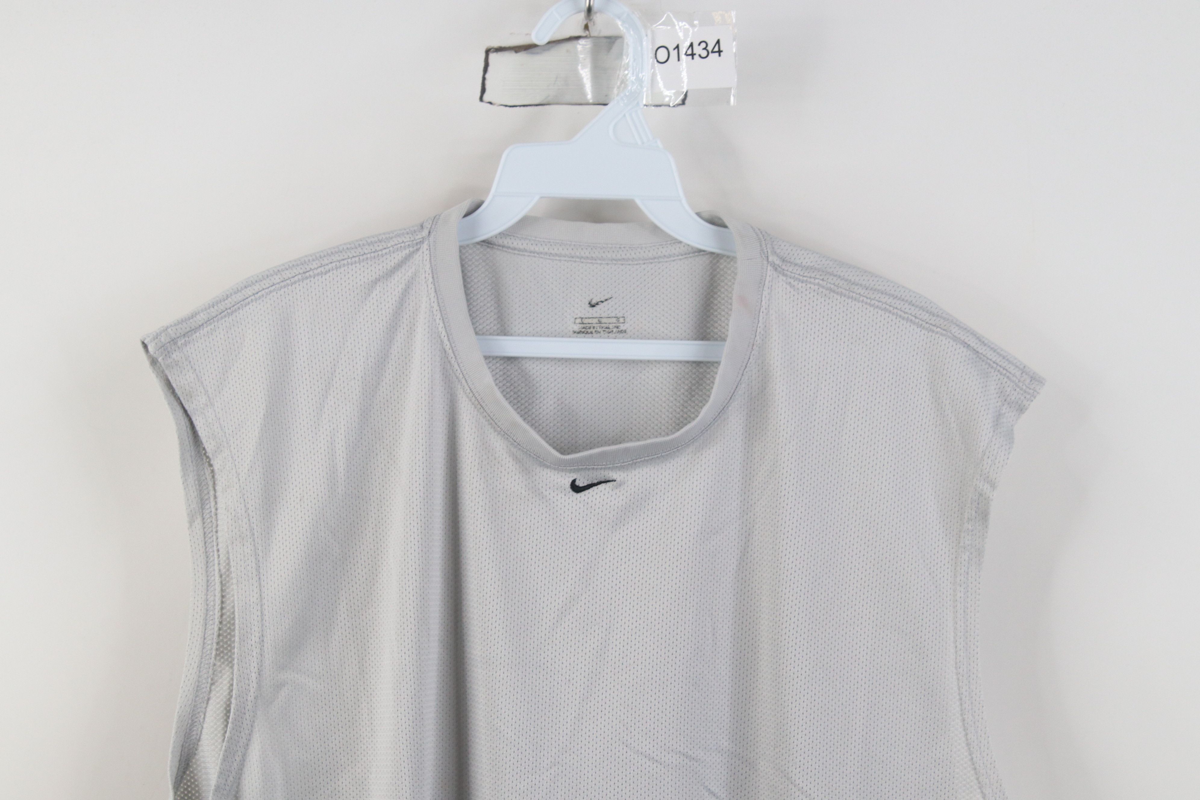 Nike Vintage Nike Center Swoosh Mesh Sleeveless Muscle T-Shirt Size US L / EU 52-54 / 3 - 2 Thumbnail