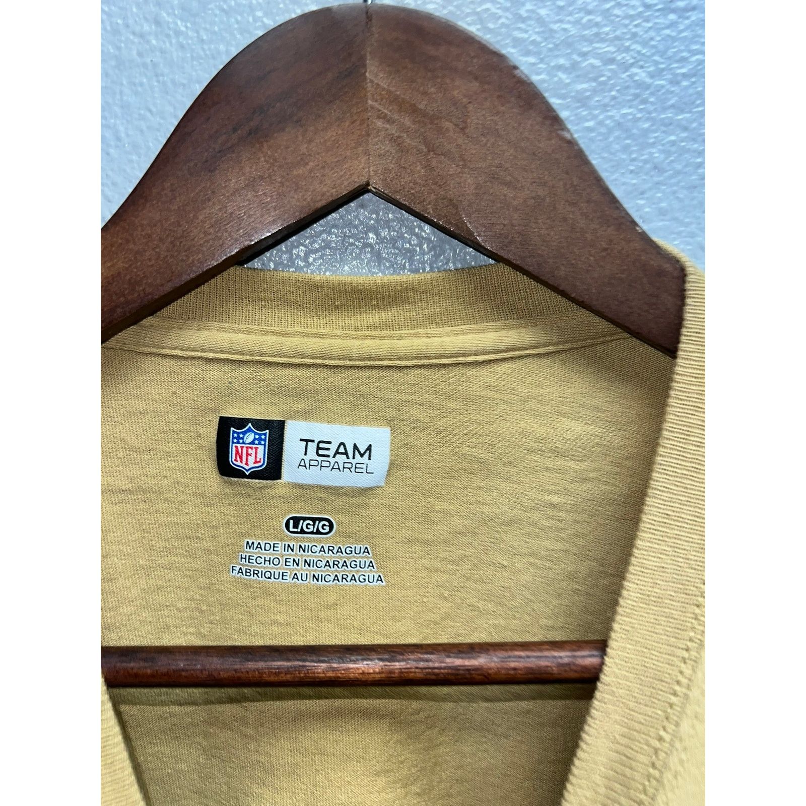 NFL New Orleans Saints Football Shirt Gold Logo Graphic Tee M Size US M / EU 48-50 / 2 - 4 Thumbnail