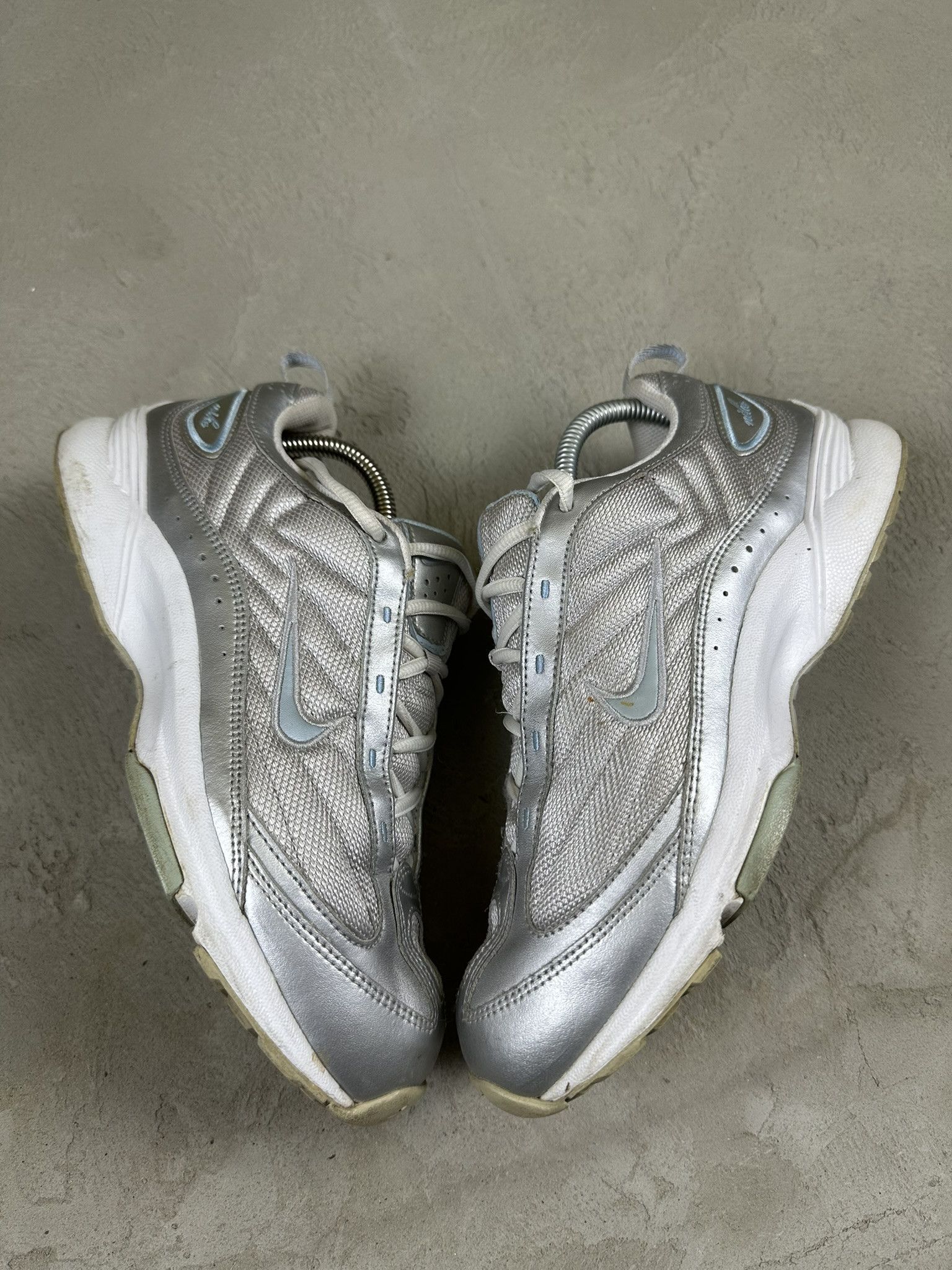 Nike 00s Vintage Nike Y2k Silver Low Hype Sneakers Rare Size US 9.5 / EU 42-43 - 4 Thumbnail