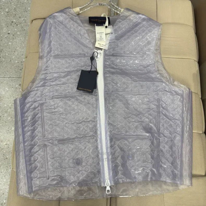 Louis Vuitton Louis Vuitton 21 Spring/Summer Show Inflatable Vest Size US M / EU 48-50 / 2 - 1 Thumbnail