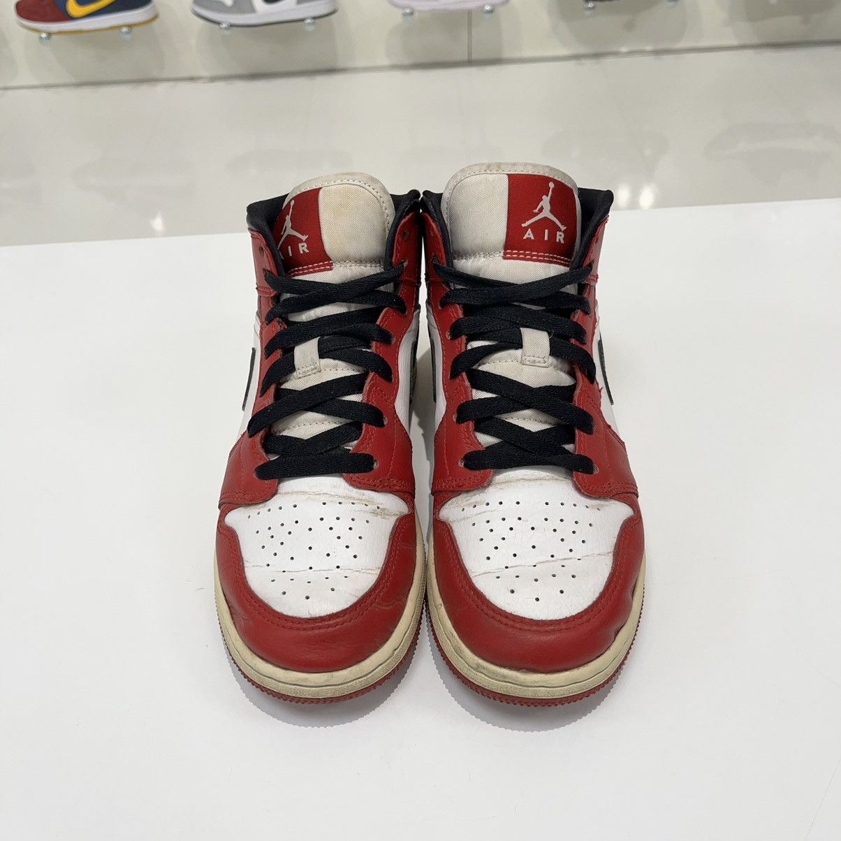 Nike Air Jordan 1 Mid Chicago (2020) (GS) Size US 5.5 / EU 38 - 10 Thumbnail