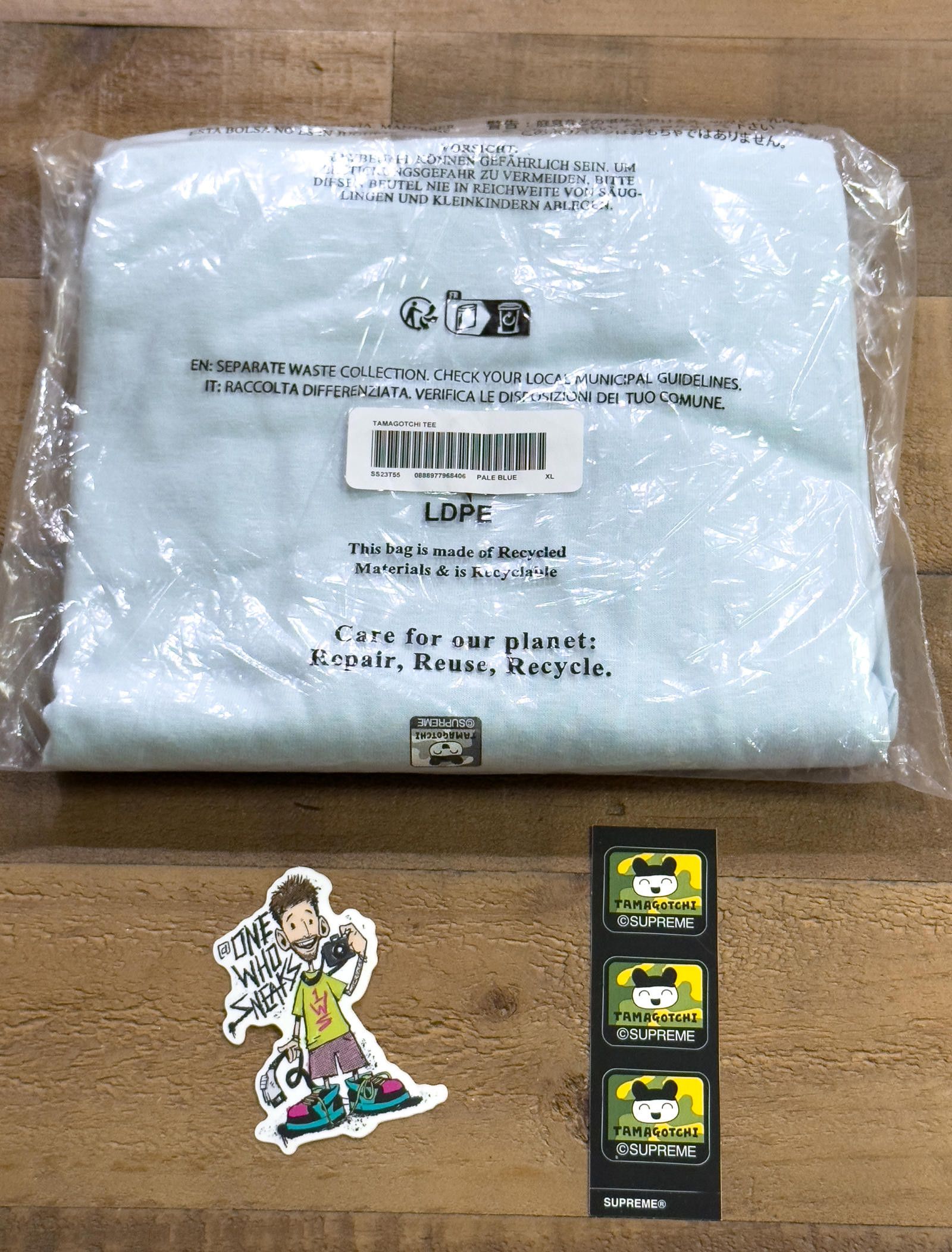 Supreme Supreme Tamagotchi Tee & Sticker Size XL Size US XL / EU 56 / 4 - 1 Thumbnail