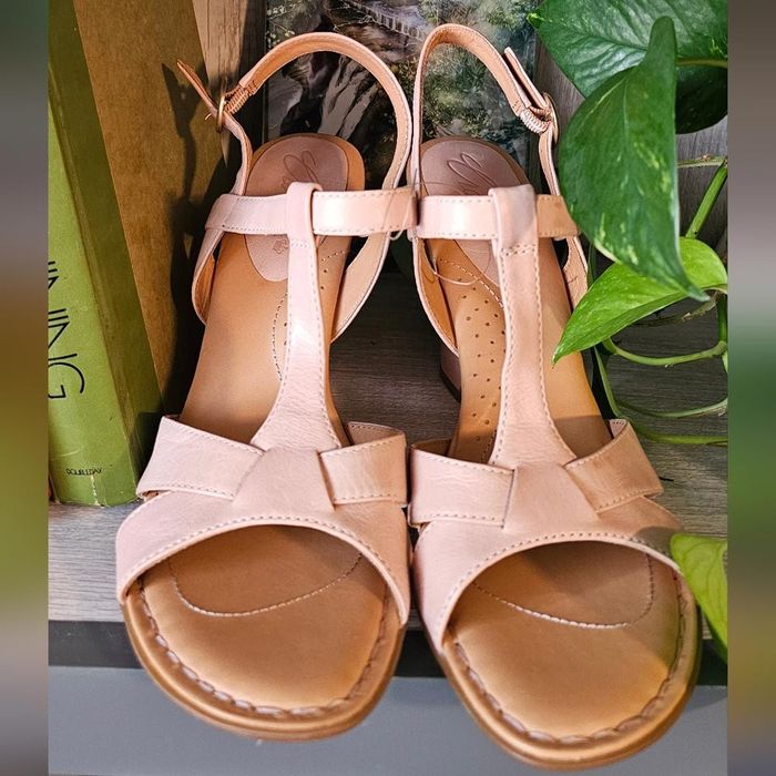 Born crown sale sandals