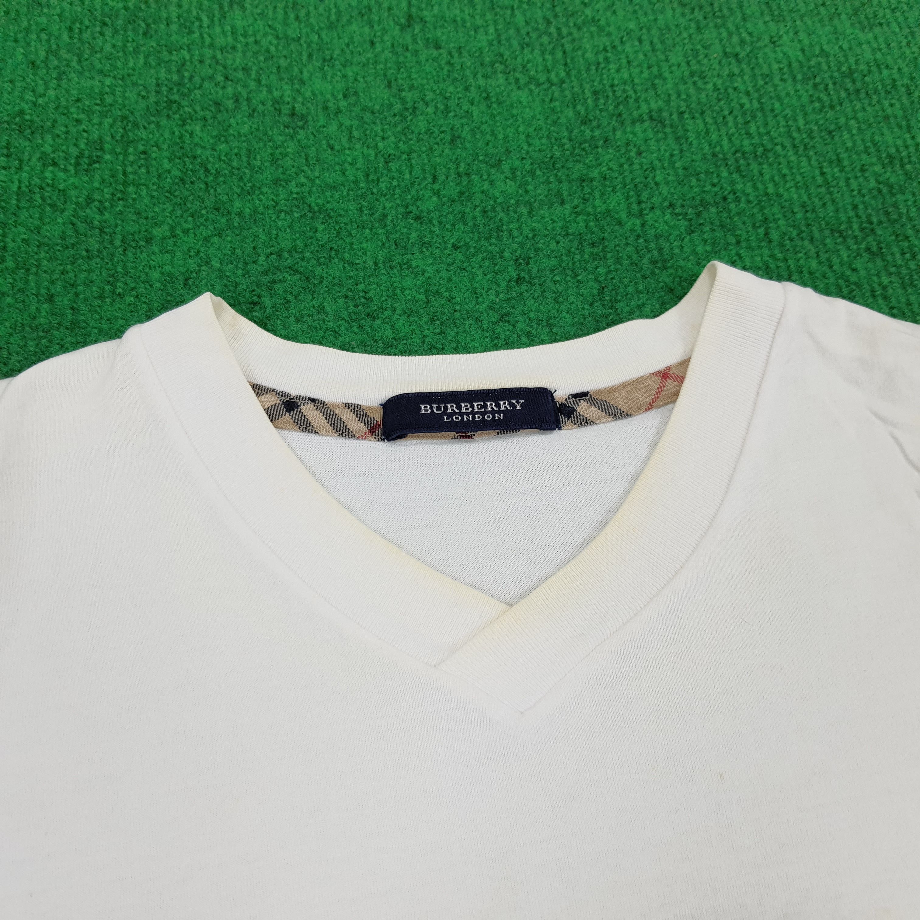 Burberry Vintage Burberry London Nova Check V Neck T-shirt Size US M / EU 48-50 / 2 - 4 Thumbnail