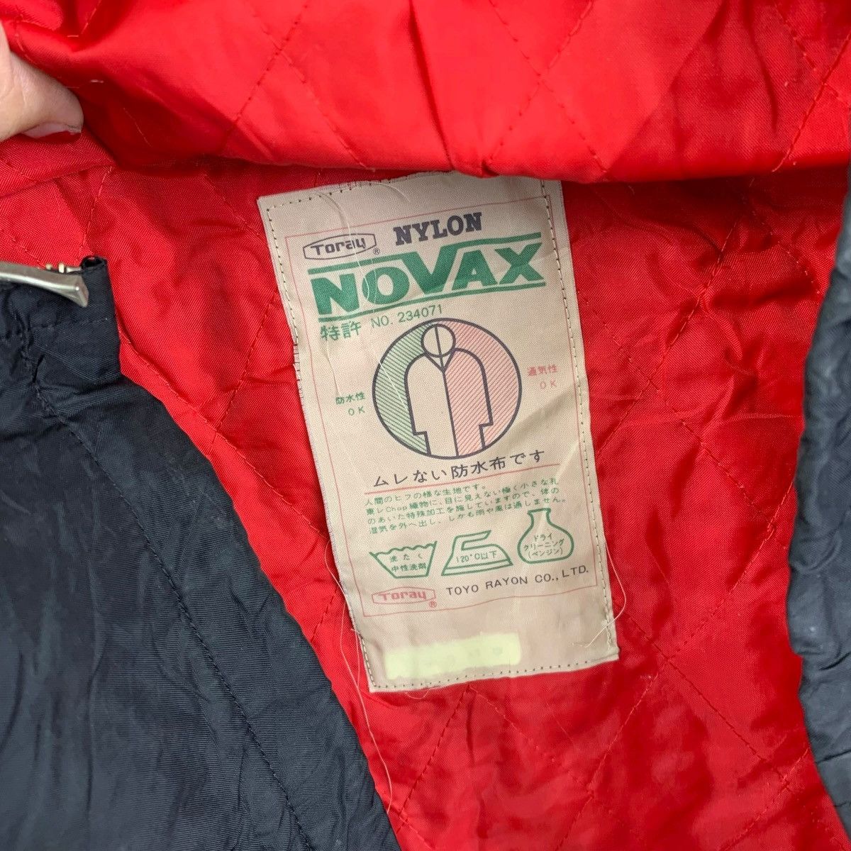 Vintage Vintage JCC Toray Nylon NOVAX Anorak Jacket Black Red Size US L / EU 52-54 / 3 - 8 Thumbnail