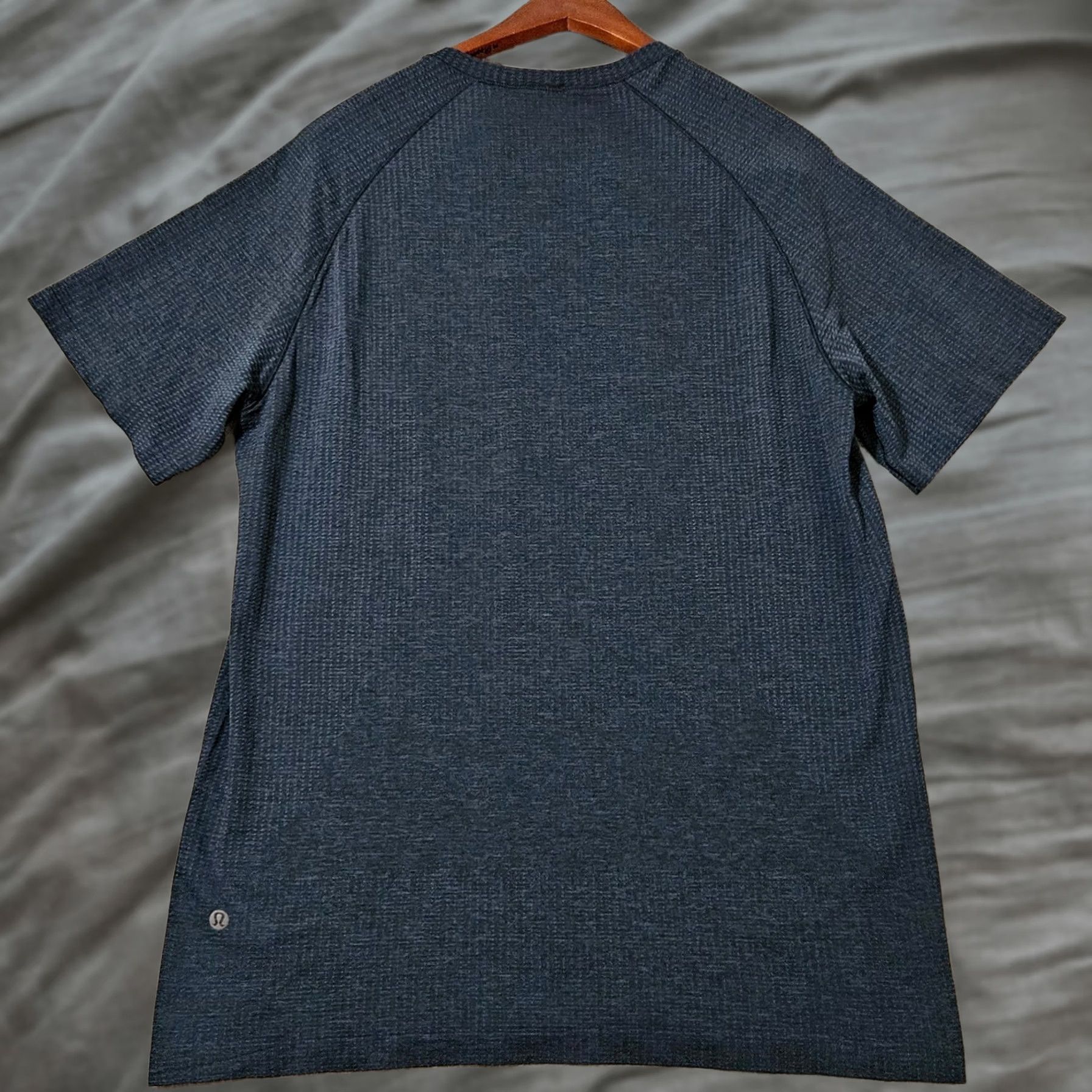 Lululemon Lululemon Mens Large Dark Blue Tech Short Sleeve Stretch Lightweight Size US L / EU 52-54 / 3 - 1 Thumbnail