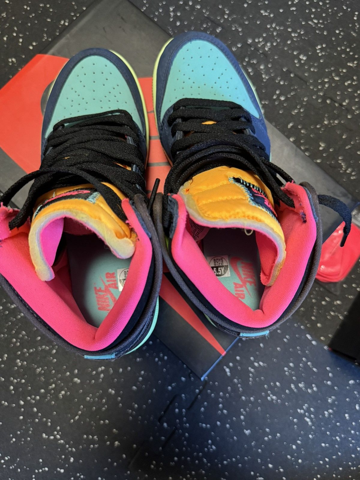 Jordan Brand × Nike Jordan 1 High Tokyo Bio Hack Kids brown orange pink 5.5Y Size US 5.5 / EU 38 - 8 Thumbnail