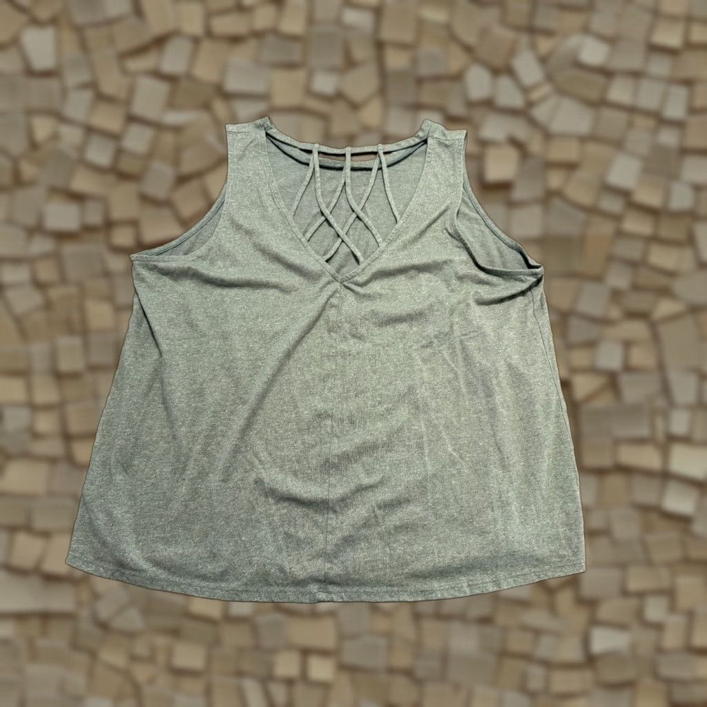 Vintage **Women's Size Medium 24/7 Maurices Green Tank Top Criss-cross Details** User: Women's Size Medium 24/7 Maurices Green Tank Top Criss-cross Details Size M / US 6-8 / IT 42-44 - 1 Thumbnail