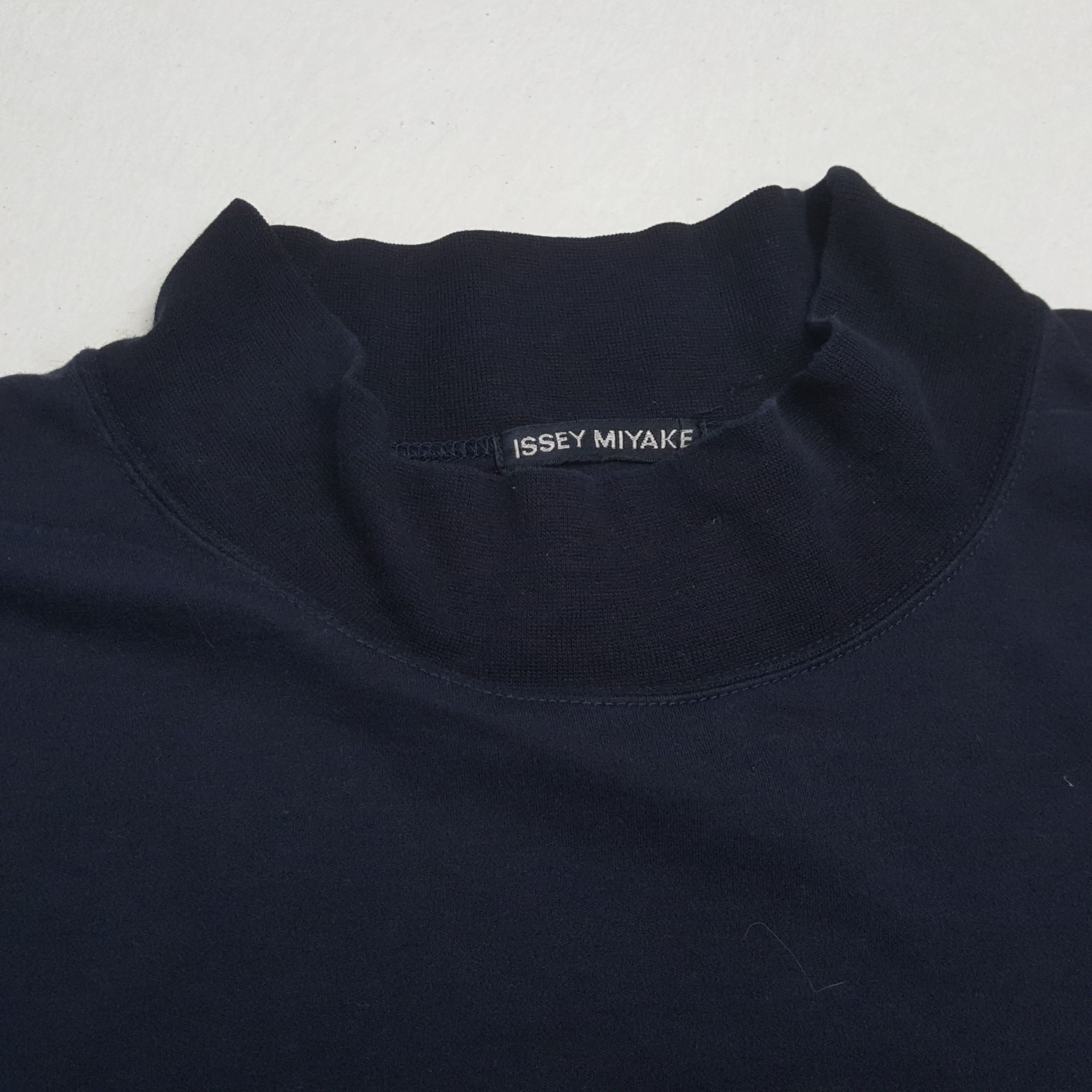 Issey Miyake × Japanese Brand × Vintage ISSEY MIYAKE Japanese Fashion Designer Longslevee Tshirt Size US L / EU 52-54 / 3 - 9 Thumbnail