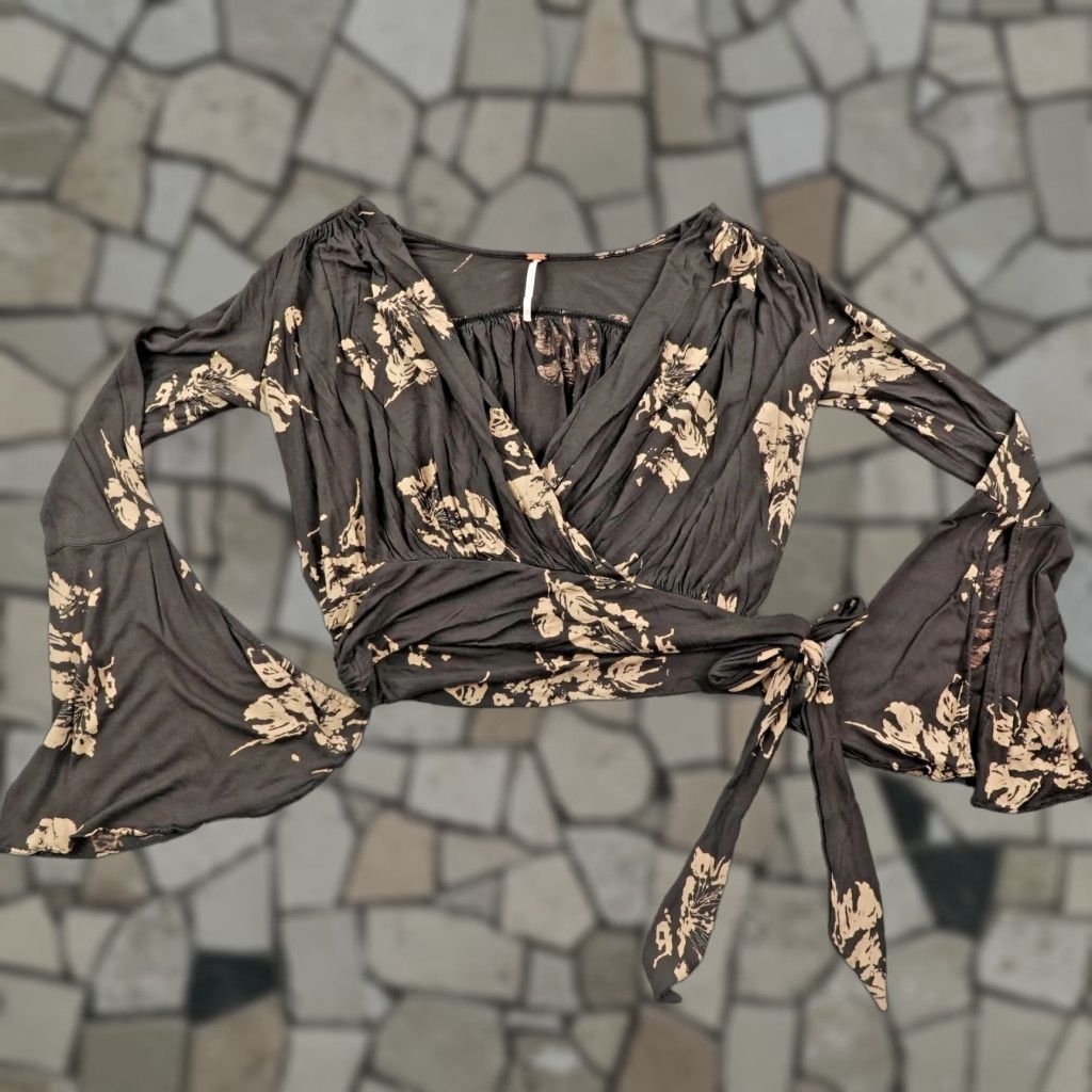 Free People Free People Shirt Womens XS Gray FIona Surplice Top Wrap Bell Sleeves Boho Cropped V-Neck Floral Bohemian Women Size XS / US 0-2 / IT 36-38 - 1 Thumbnail
