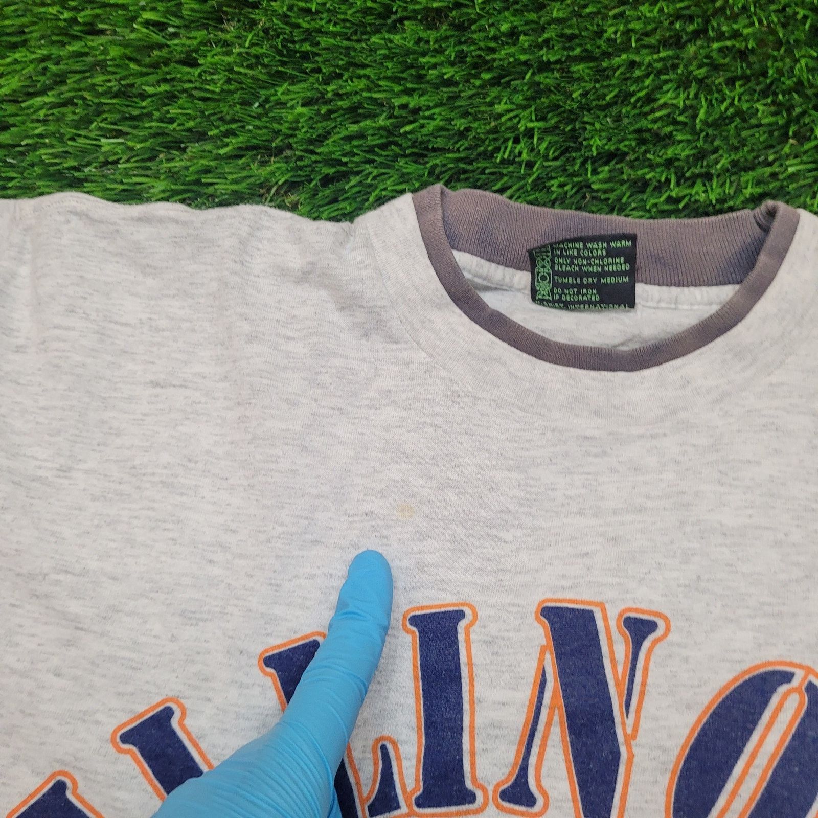 Vintage VTG Illinois Fighting Illini T-Shirt L Retired Chief Mascot Size US L / EU 52-54 / 3 - 4 Thumbnail