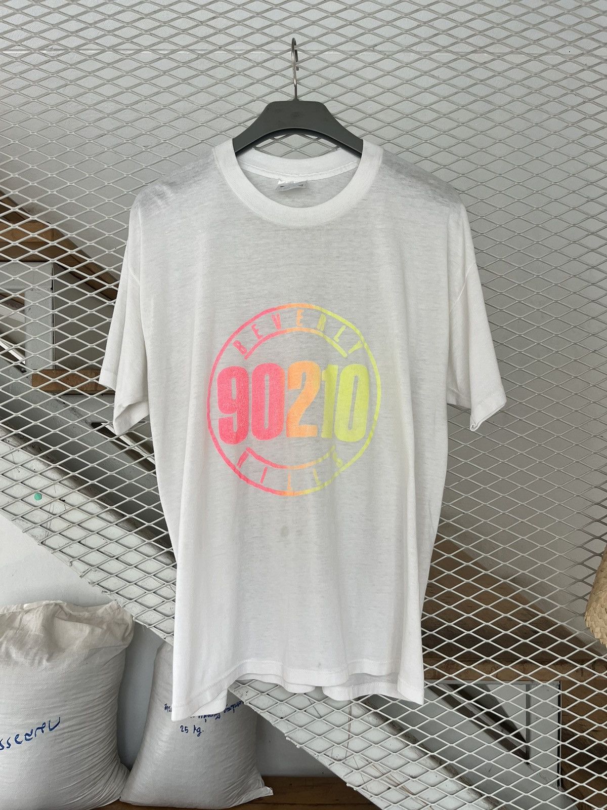 Vintage Vintage BEVERLY HILLS 90210 Box logo TV. Series 90’s Tshirt Size US XL / EU 56 / 4 - 2 Thumbnail