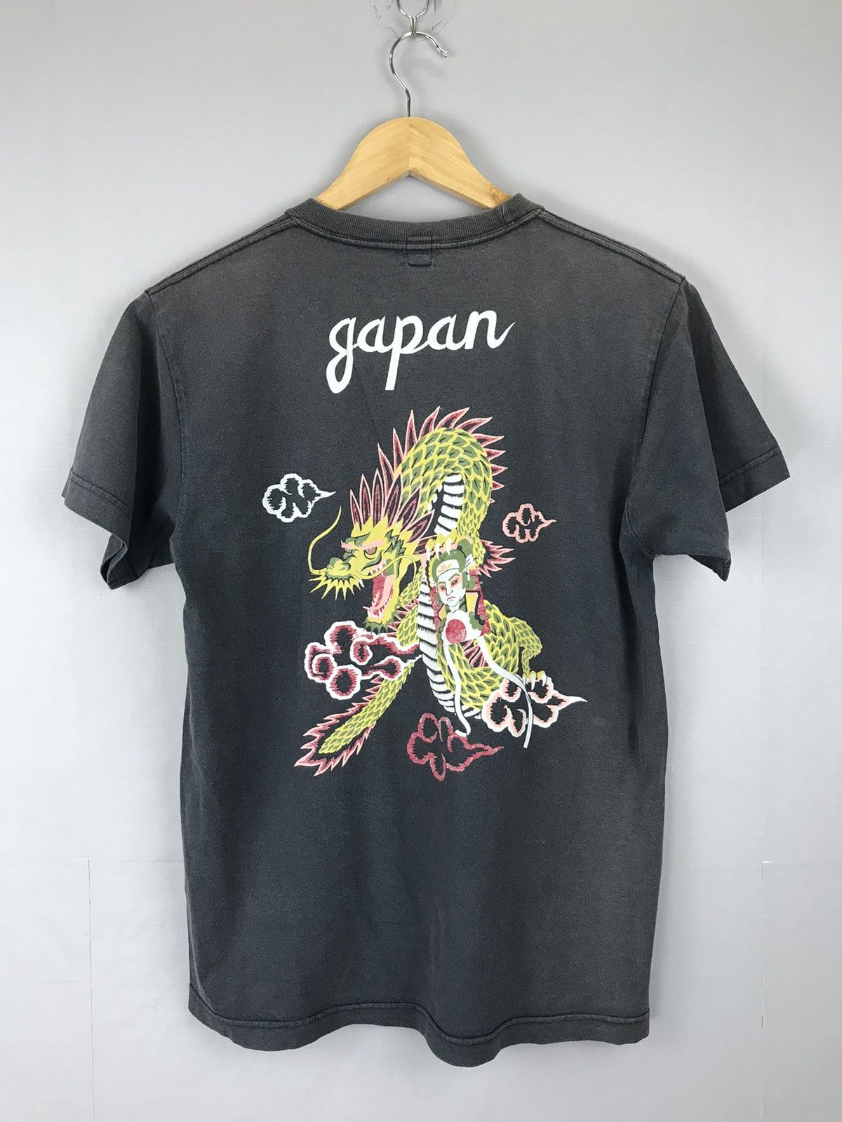 Vintage Vintage Sukajan Japan Dragonfly Embroidery Graphic Tshirt Size US M / EU 48-50 / 2 - 1 Thumbnail