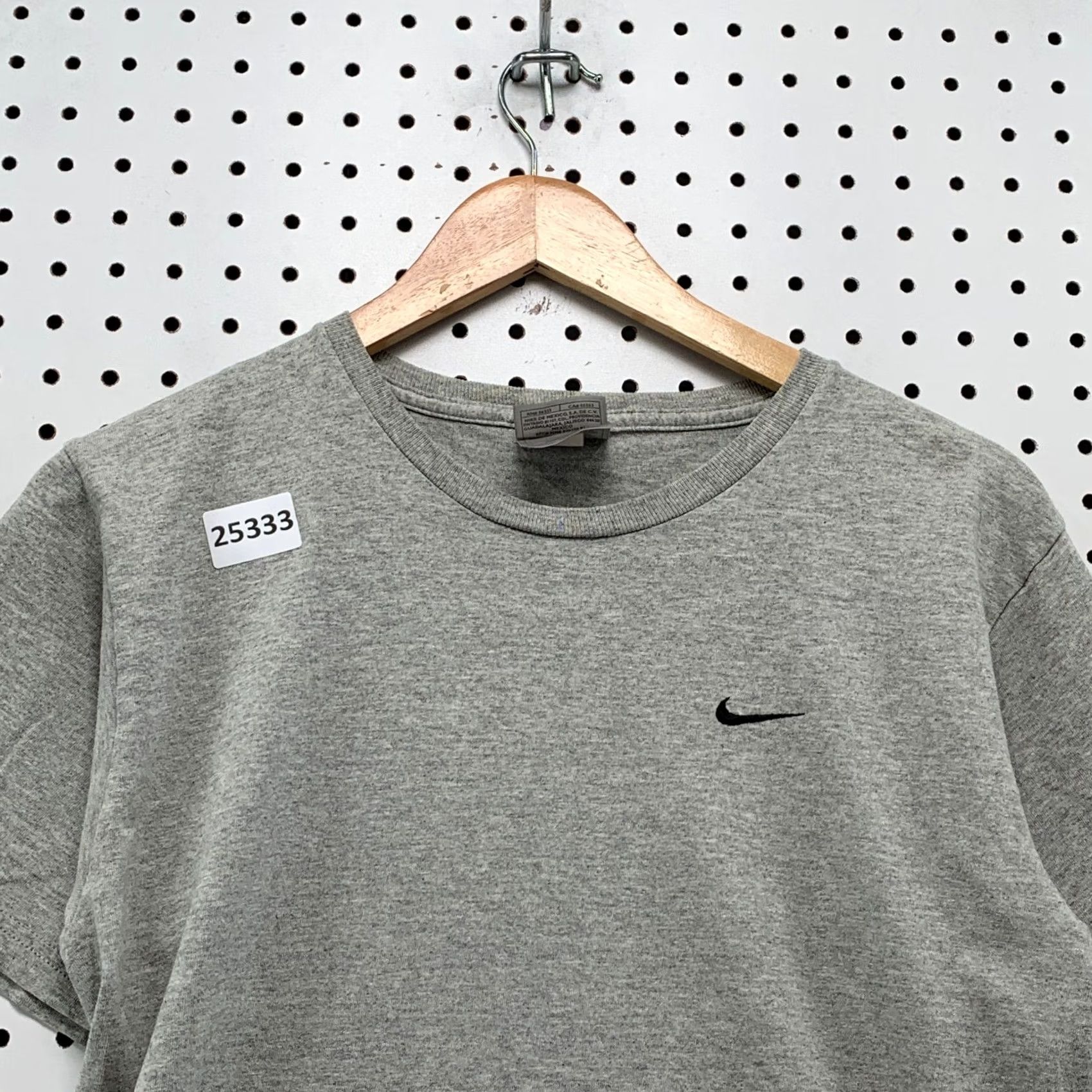 Nike Vintage Nike Shirt Gray Black Embroidered Swoosh Womens L Large 18x23.5 Size L / US 10 / IT 46 - 6 Thumbnail