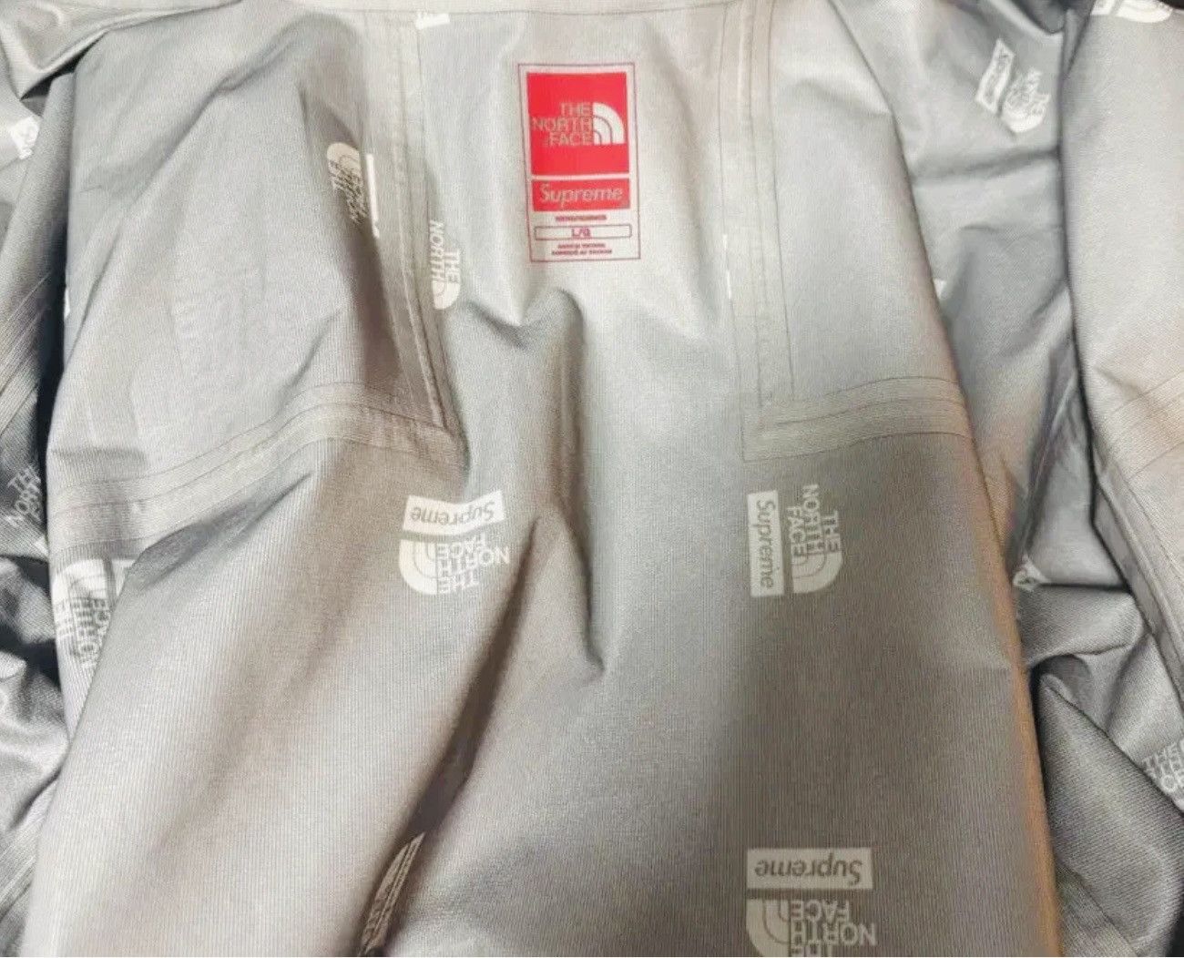 Supreme × The North Face New Supreme x The North Face Outer tape seam coach jacket L Size US L / EU 52-54 / 3 - 7 Thumbnail