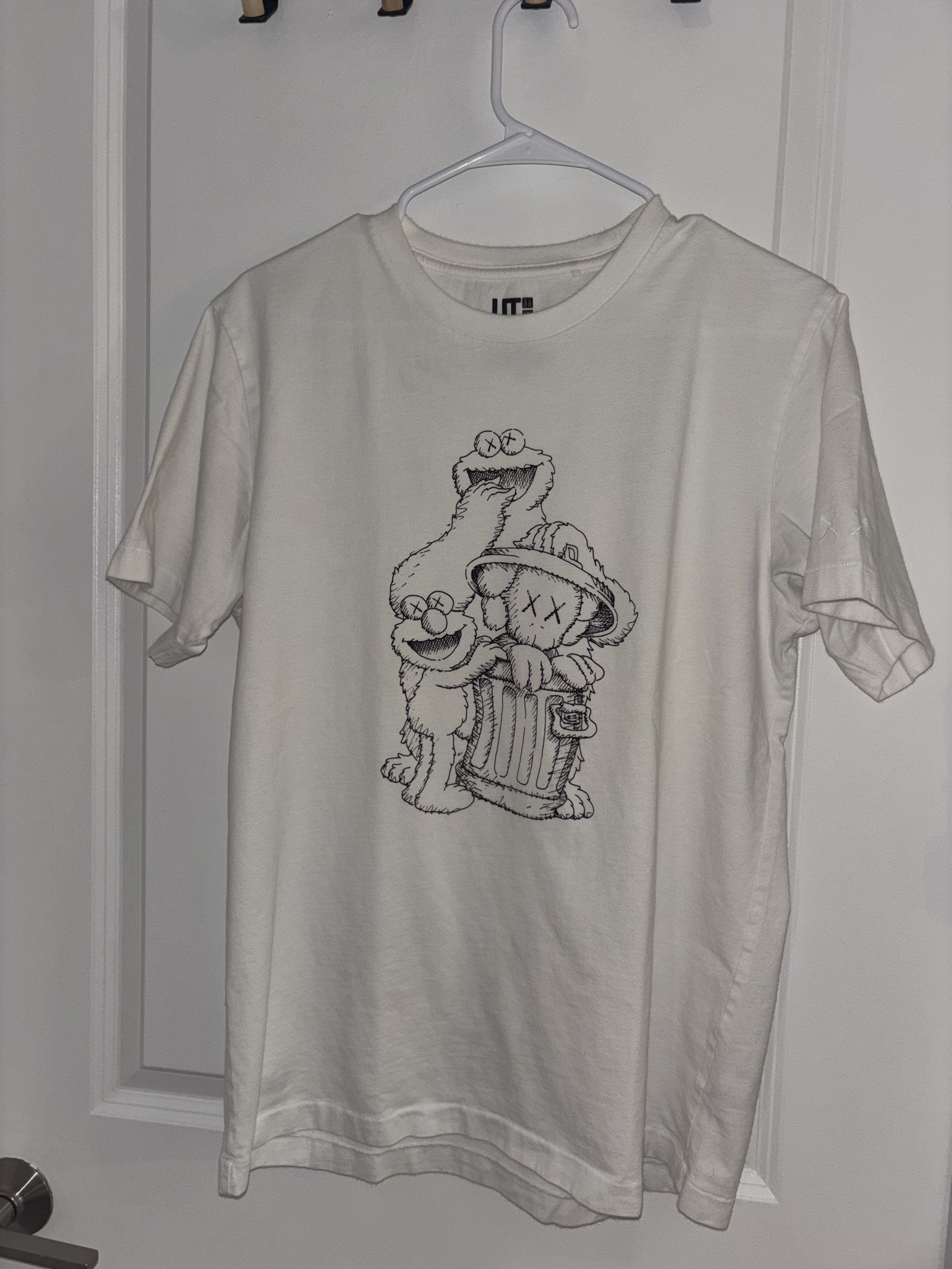 Kaws × Uniqlo KAWS x Uniqlo x Sesame Street T-shirt SS2019 Collaboration Size US M / EU 48-50 / 2 - 1 Thumbnail
