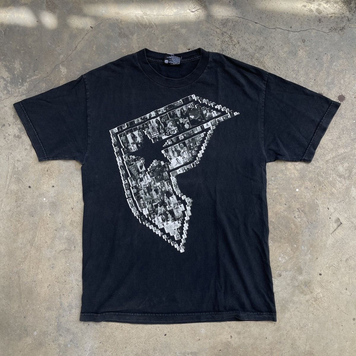 Famous Stars And Straps Vintage 2000’s Famous Stars And Straps Rare T Shirt Size L Size US L / EU 52-54 / 3 - 2 Thumbnail