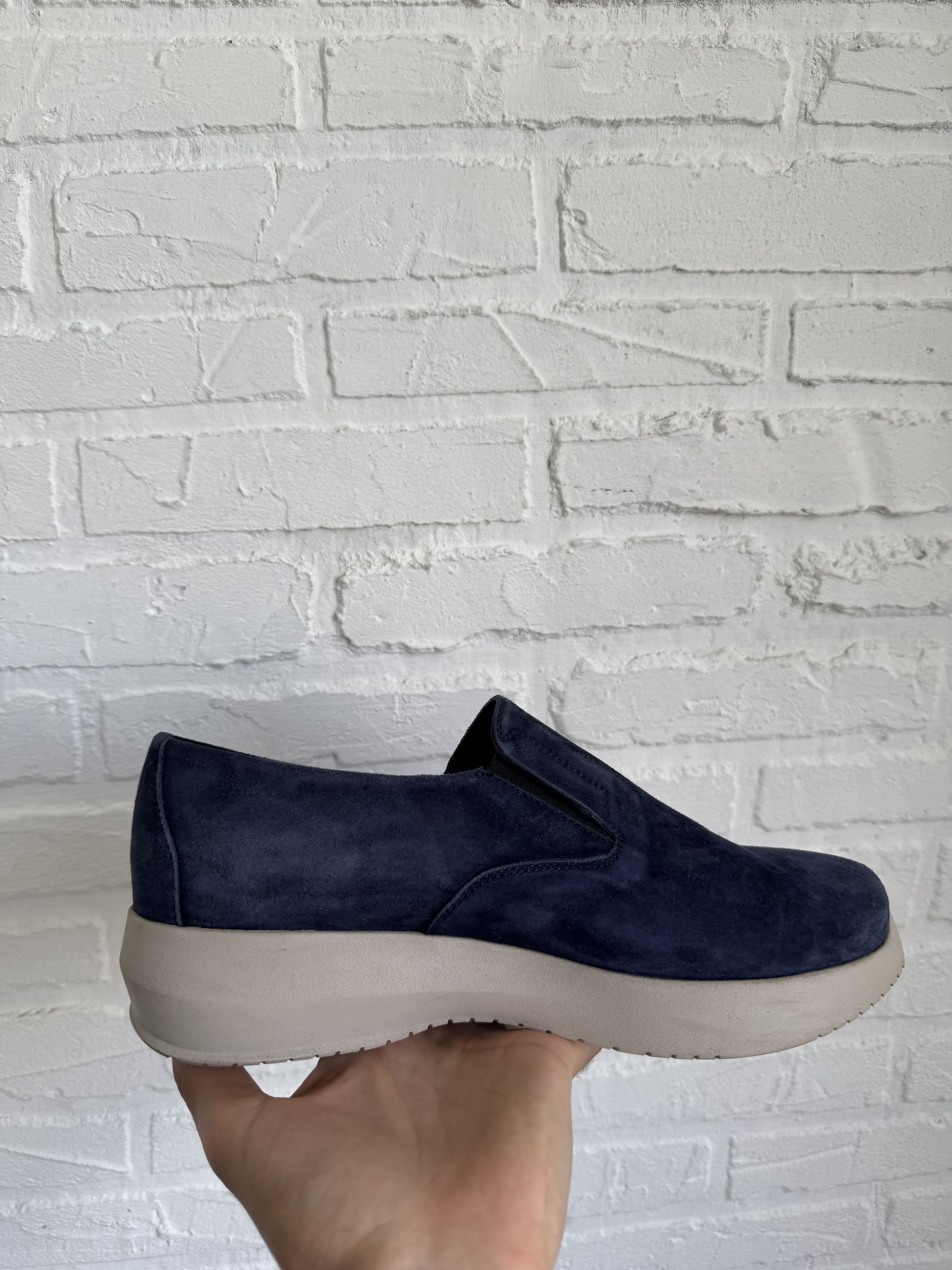 Giorgio Armani Giorgio Armani suede leather slip-on loafers Size US 8 / EU 41 - 10 Thumbnail