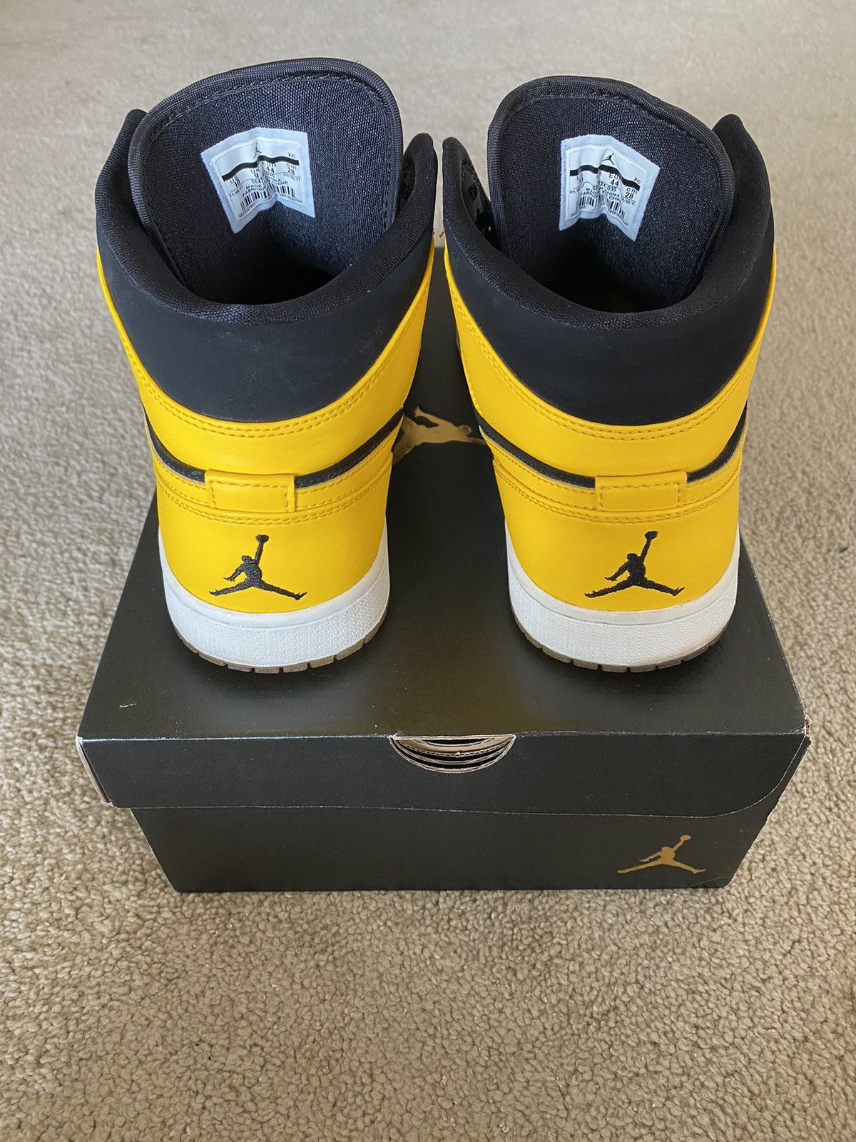 Jordan Brand Jordan 1 Retro Mid New Love 2017 Size 10 Size US 10 / EU 43 - 5 Thumbnail