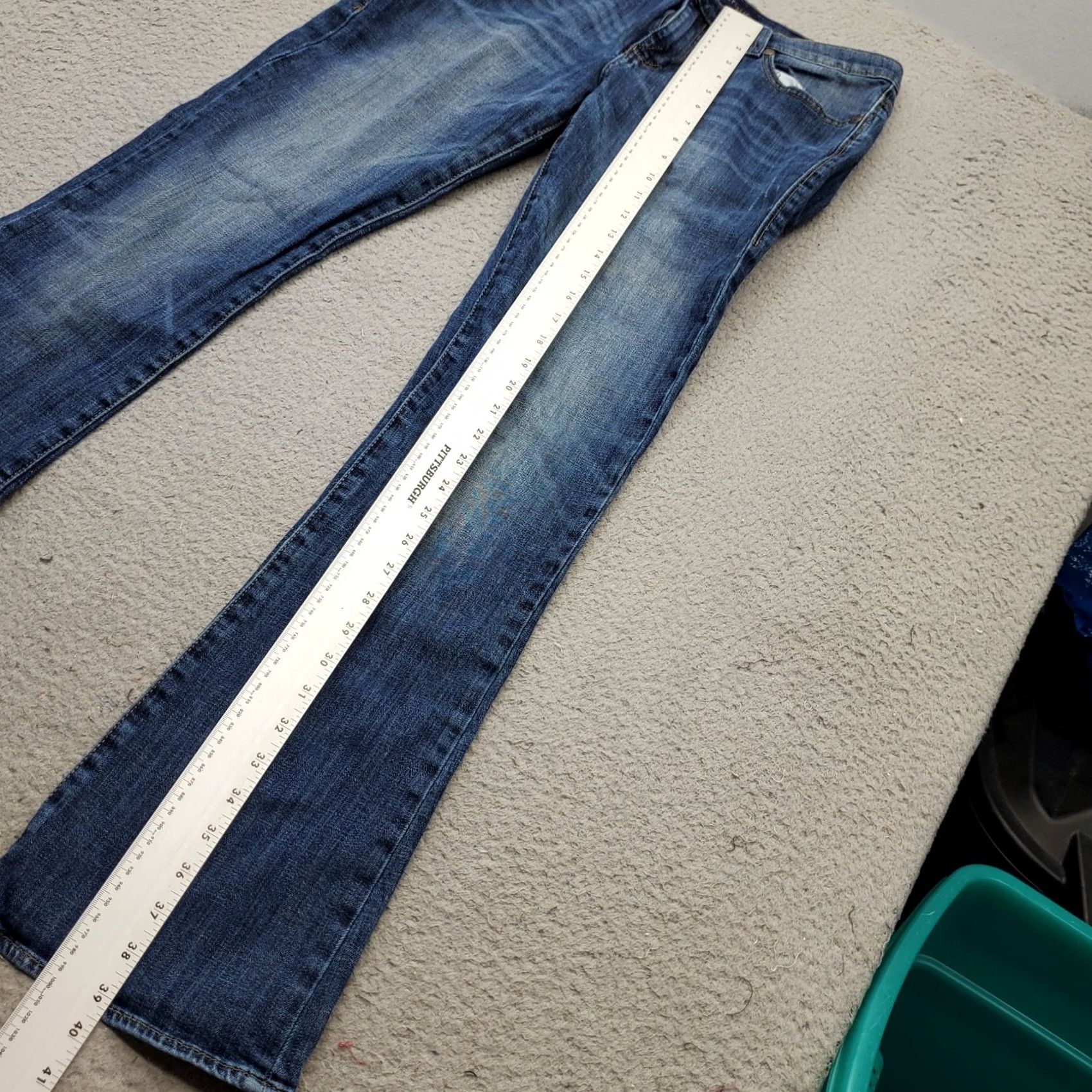 Vintage Rock & Republic Kasandra Jeans Womens Size 10 Blue Denim Bootcut Pocket 5-Pocket Regular Inseam 33.75" Denim Flat Glitter? (No) Size 32" / US 10 / IT 46 - 3 Thumbnail