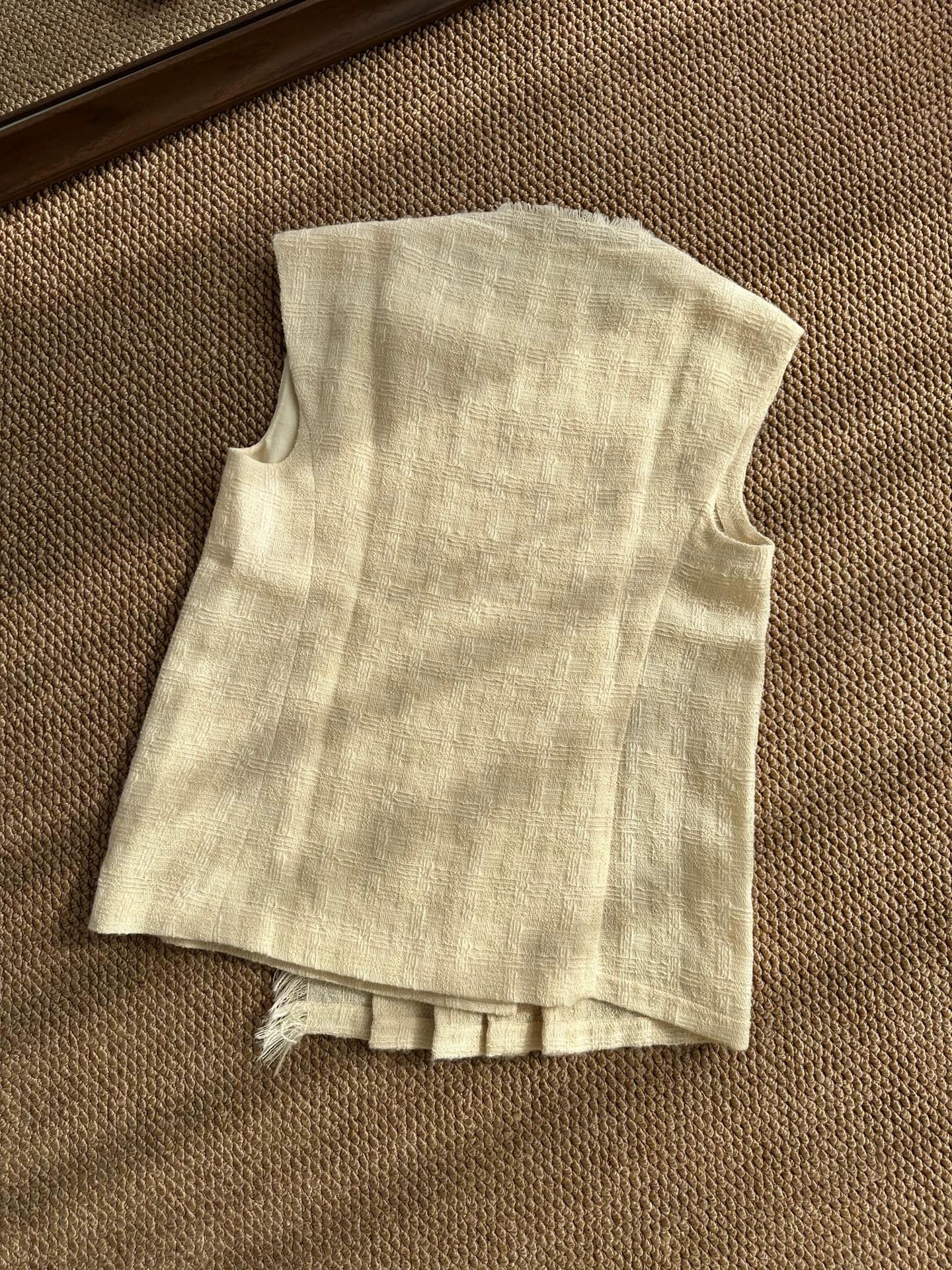 Chanel Chanel Women's Cream Tweed Wool Silk Fringe Vest Size S / US 4 / IT 40 - 4 Thumbnail