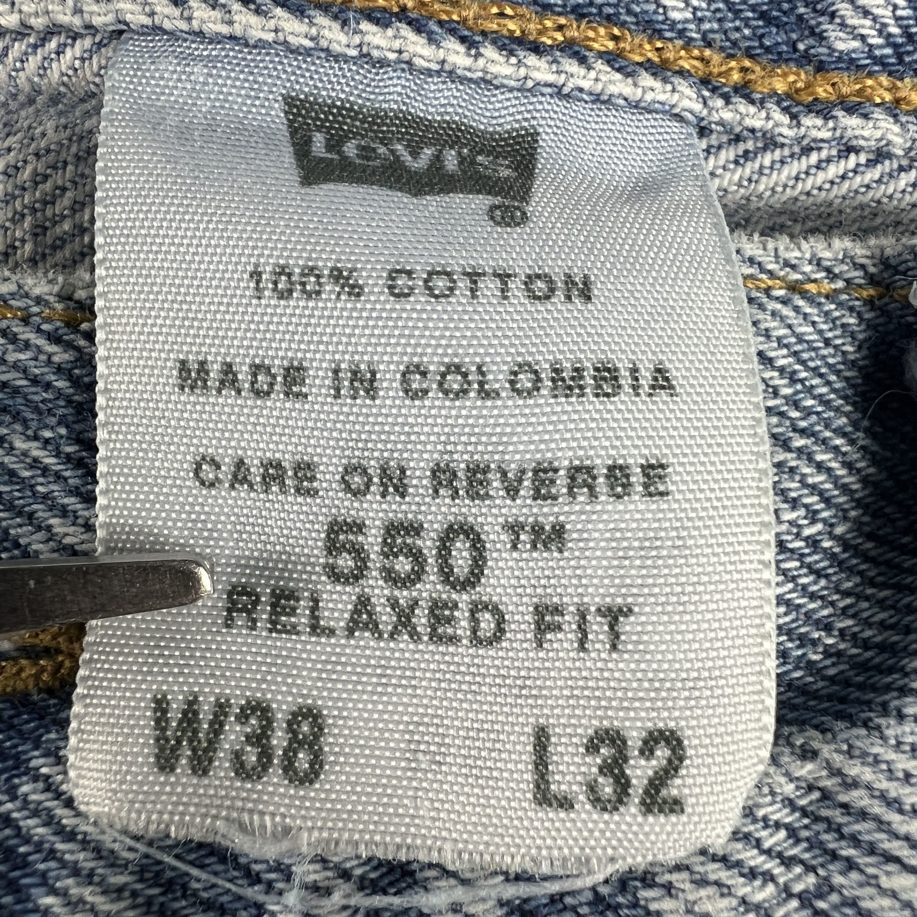 Levi's × Vintage Y2K Levi's Jean 550 Relaxed Straight Light Blue Cotton Denim Size US 37 - 12 Thumbnail