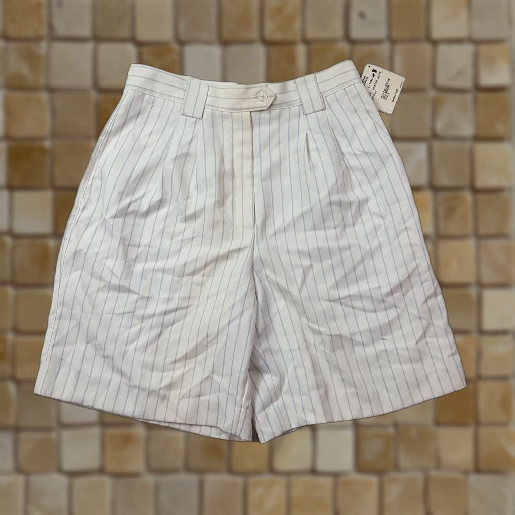 Vintage VINTAGE Tail Sportswear Women's White Striped Pleated Tennis Short 28" Waist 8 Golf Casual 90s Mens Women Girls? Size 30" / US 8 / IT 44 - 1 Thumbnail