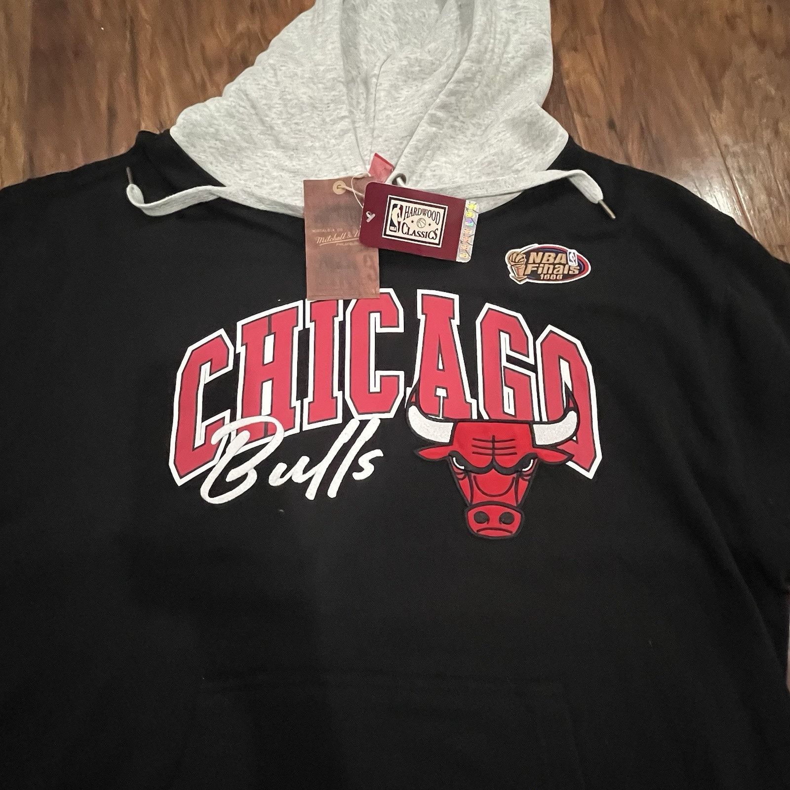 Mitchell & Ness MITCHELL & NESS NBA CHICAGO BULLS FINALS SWEATSHIRT SIZE XL Size US XL / EU 56 / 4 - 6 Thumbnail