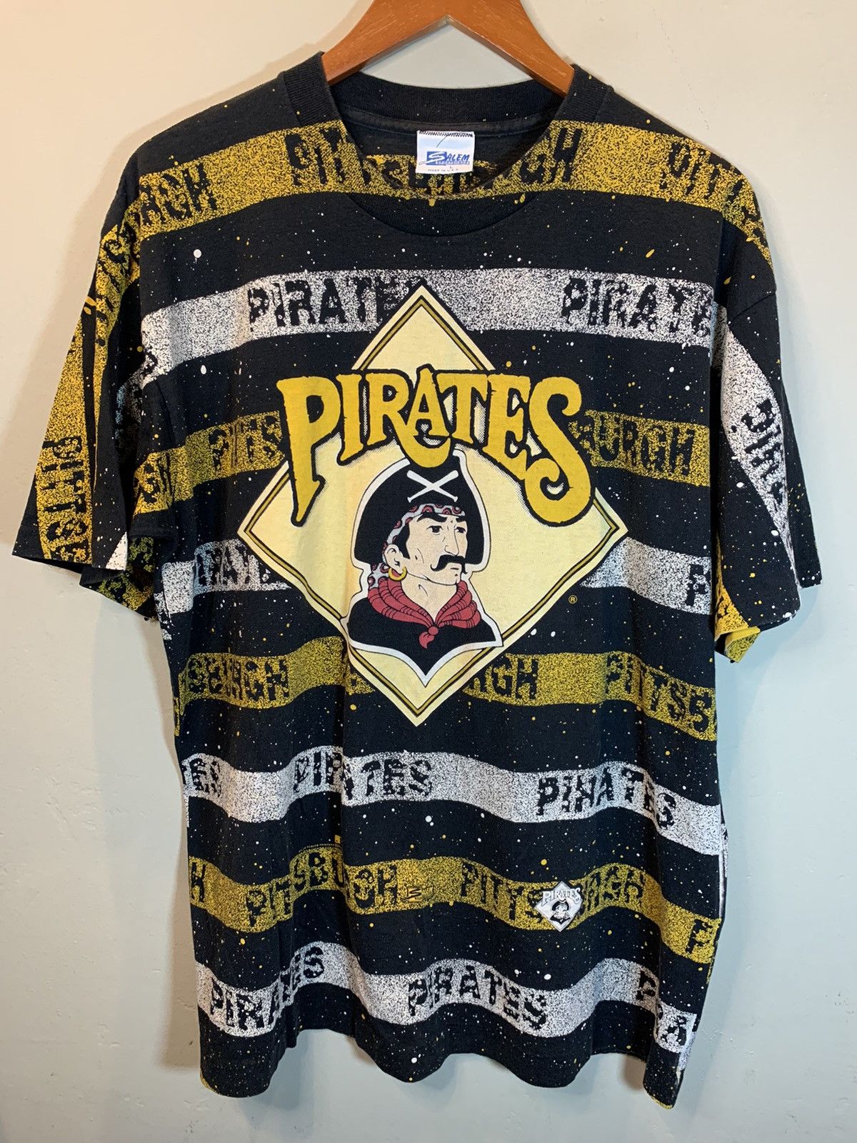MLB × Salem Sportswear × Vintage *RARE* Vintage 1992 Pittsburgh Pirates Salem MLB AOP T-Shirt Size US L / EU 52-54 / 3 - 1 Thumbnail