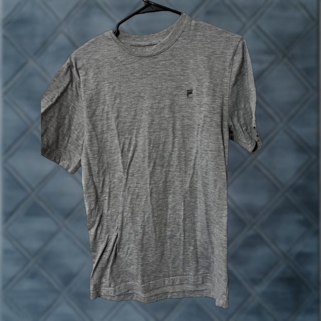 Fila VINTAGE FILA Sports Shirt Mens Small Live In Motion Light Weight Short Sleeve Tee Gray Mens S Size US S / EU 44-46 / 1 - 1 Thumbnail