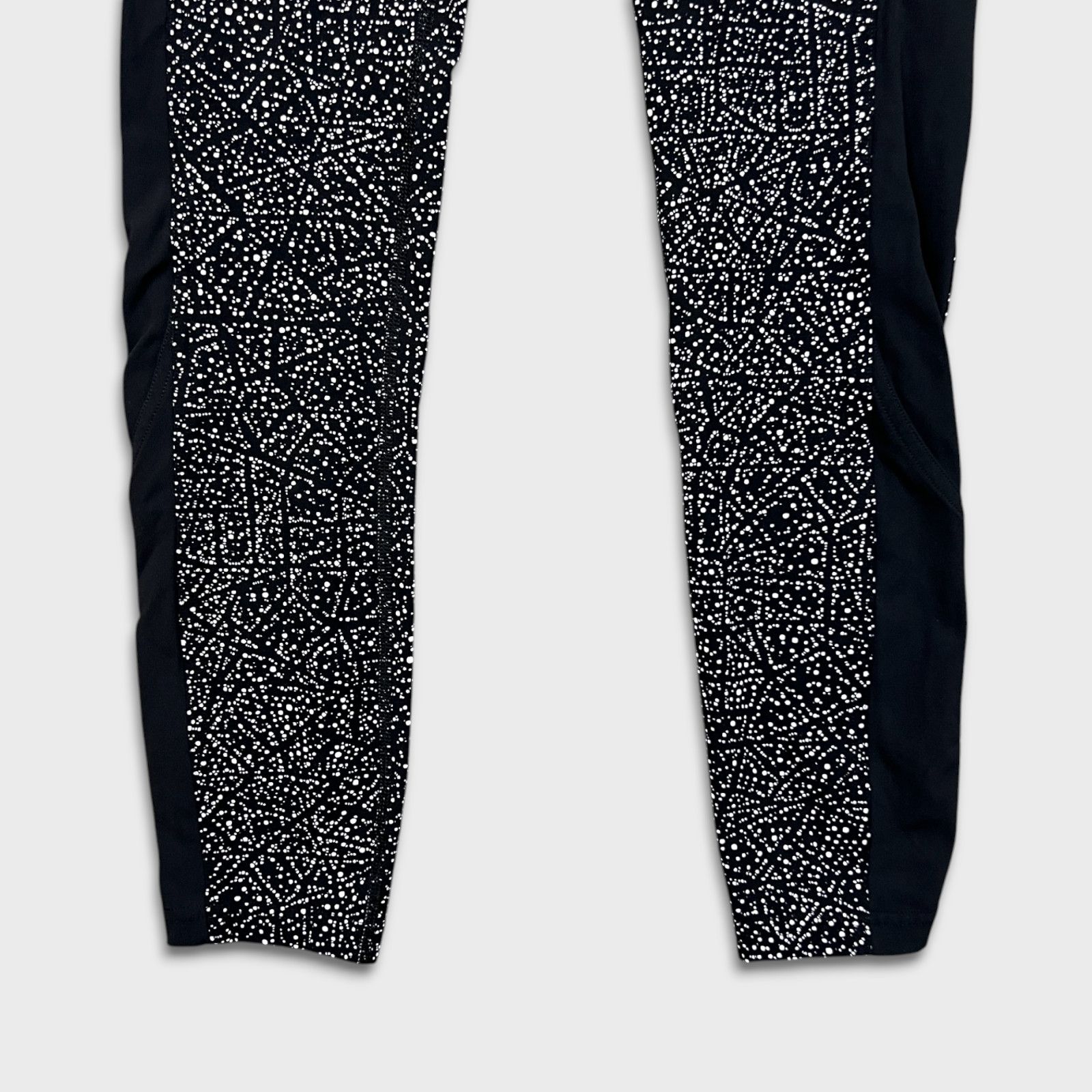 Lululemon Lululemon Box It Out Tight 2 High Rise Athletic Yoga Legging Size 26" / US 2 / IT 38 - 4 Thumbnail