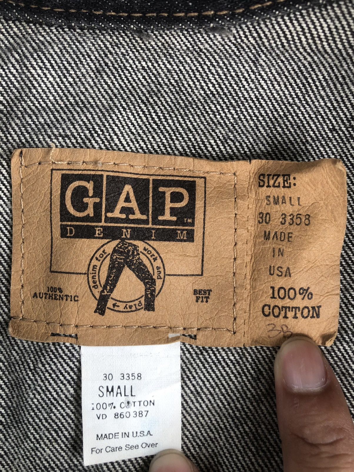 Vintage Vintage Gap Made in usa Denim Jacket Distressed Size US M / EU 48-50 / 2 - 13 Thumbnail