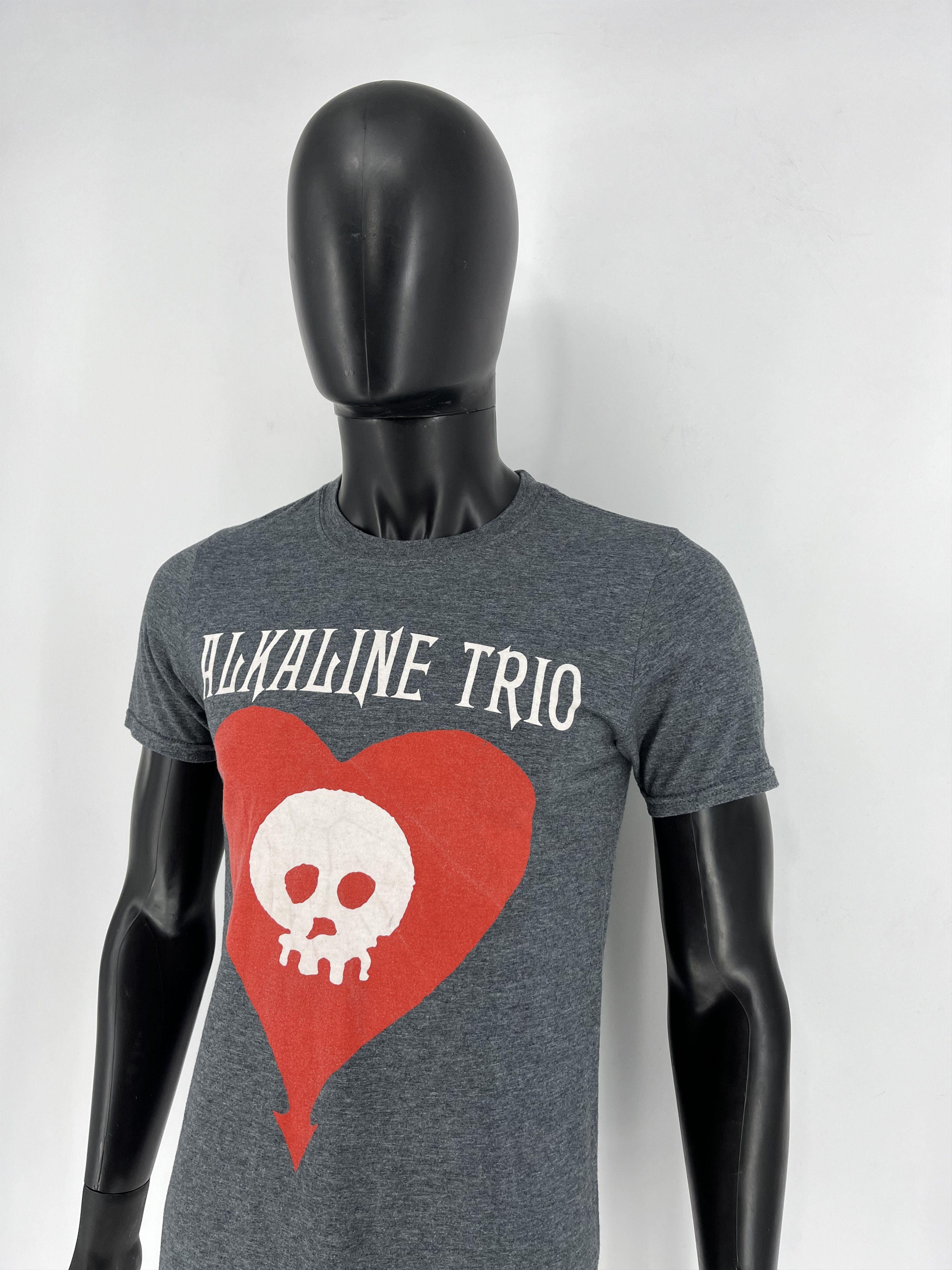 Band Tees × Vintage Vintage Alkaline Trio Classic Heartskull Tee Punk Rock Band Size US S / EU 44-46 / 1 - 4 Thumbnail