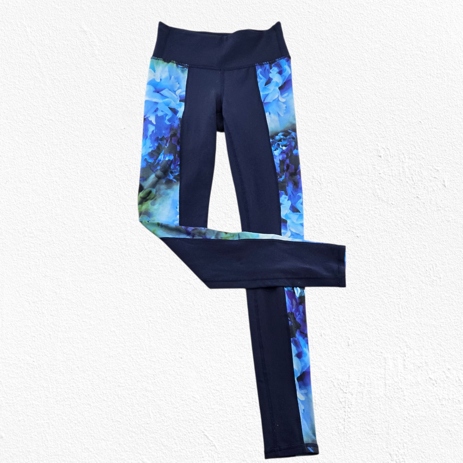 Athleta Athleta Black Blue Floral Leggings Activewear Size XS Size 26" / US 2 / IT 38 - 2 Thumbnail