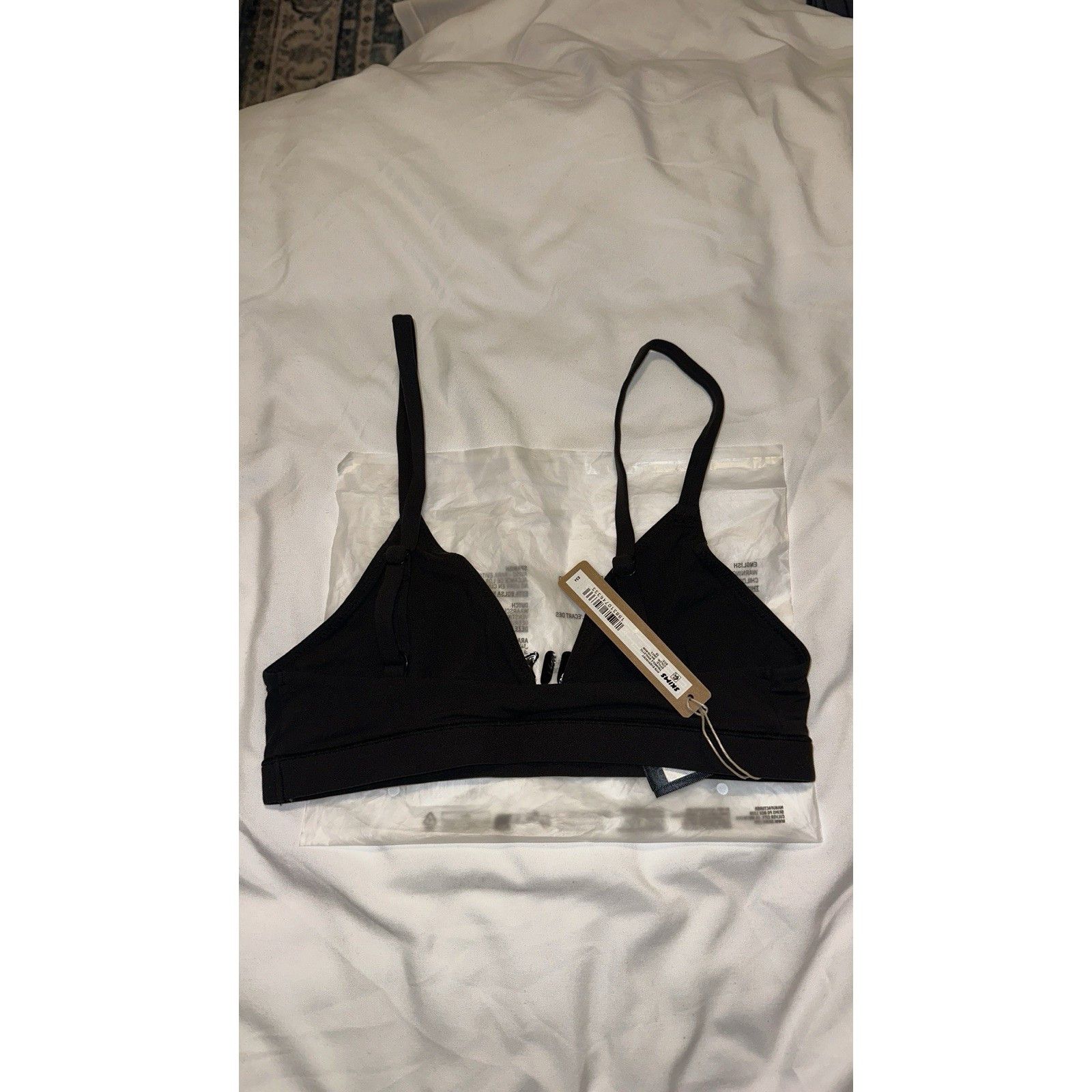 SKIMS NWT SKIMS FITS EVERYBODY TRIANGLE BRALETTE Size ONE SIZE - 2 Thumbnail