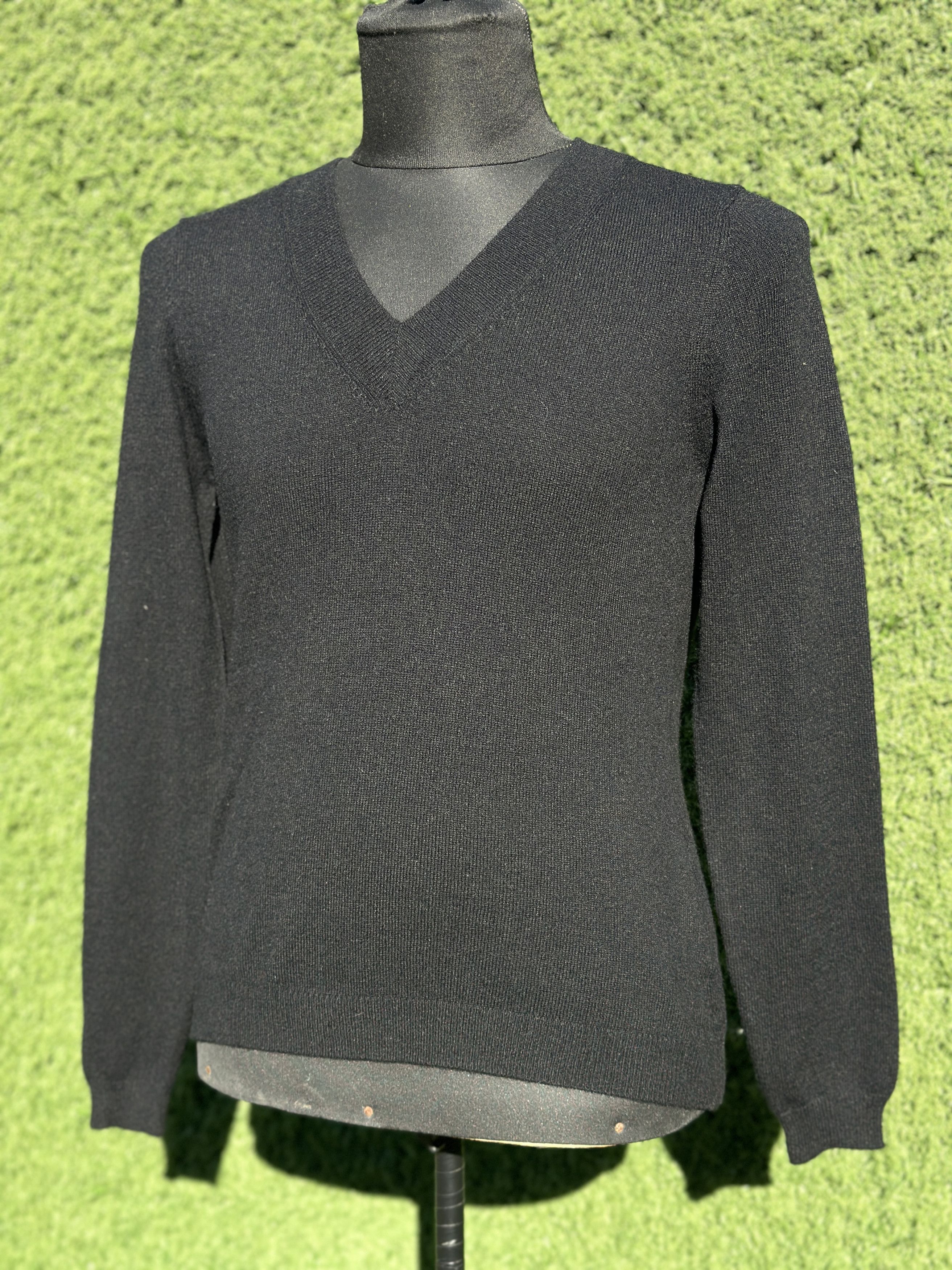 Prada Prada 100% Cashmere Black V-Neck Sweater Knit Size 40 Size S / US 4 / IT 40 - 10 Thumbnail